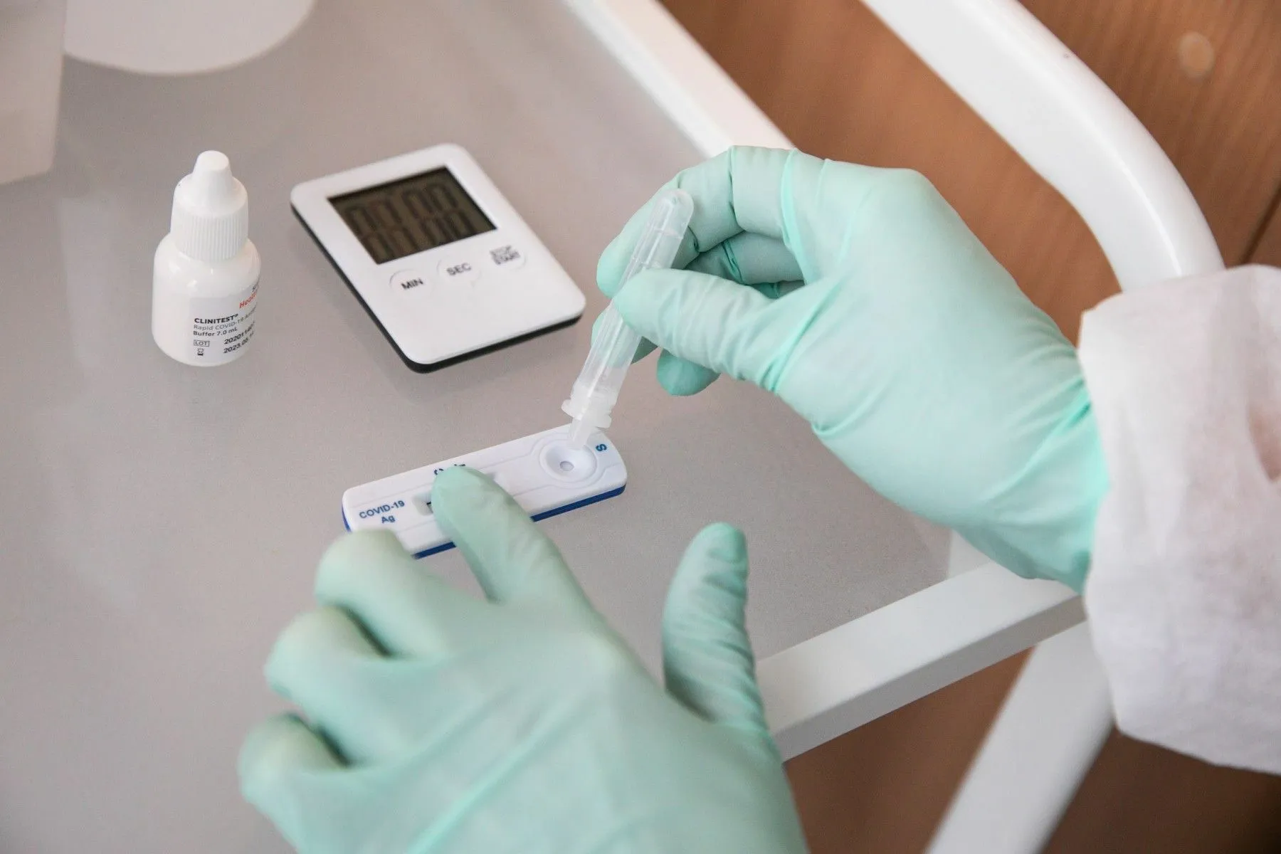 Koronaviruso testavimas Vilniau oro uoste / DELFI nuotr.