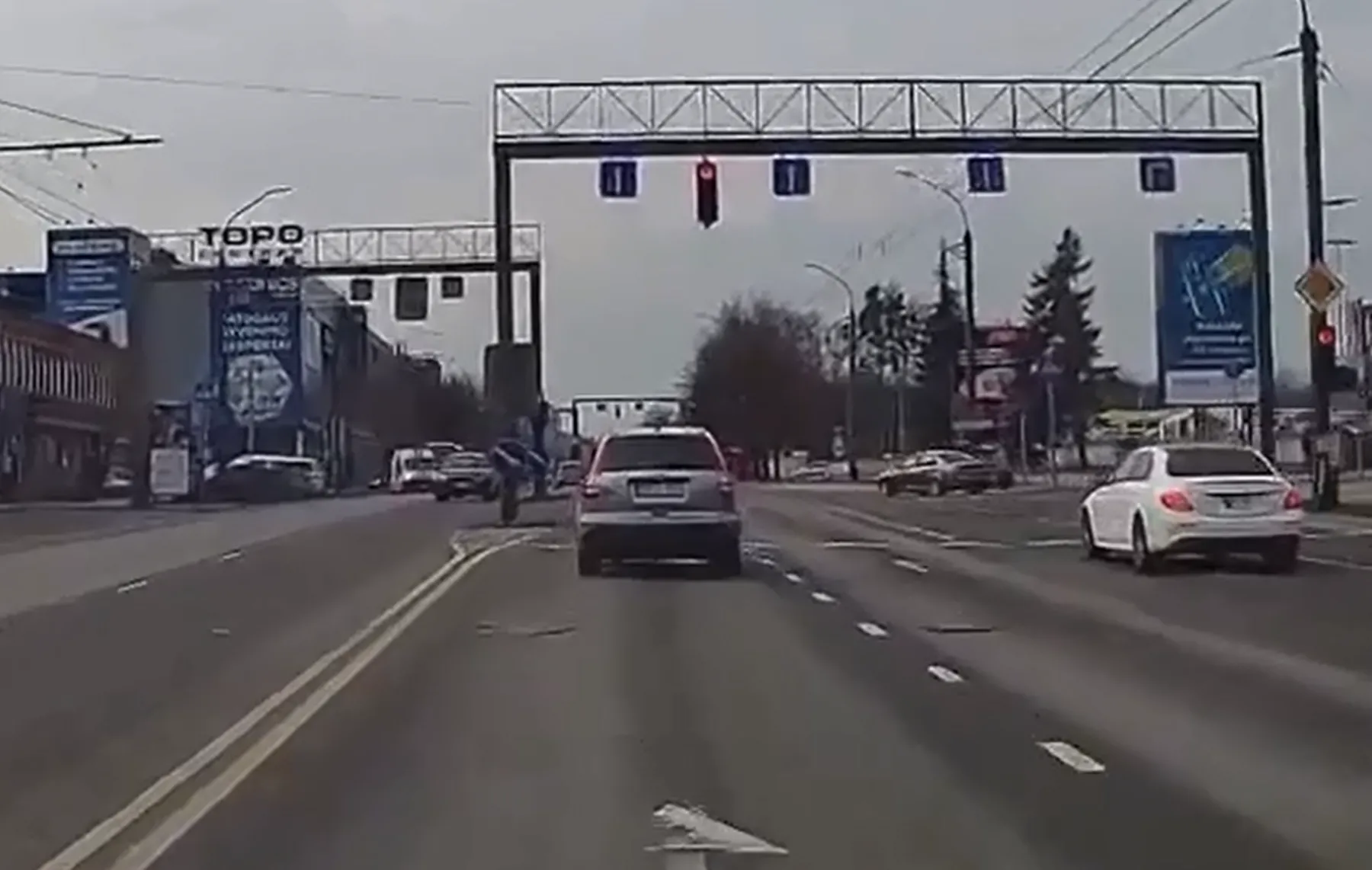 Savanoriuose per raudoną