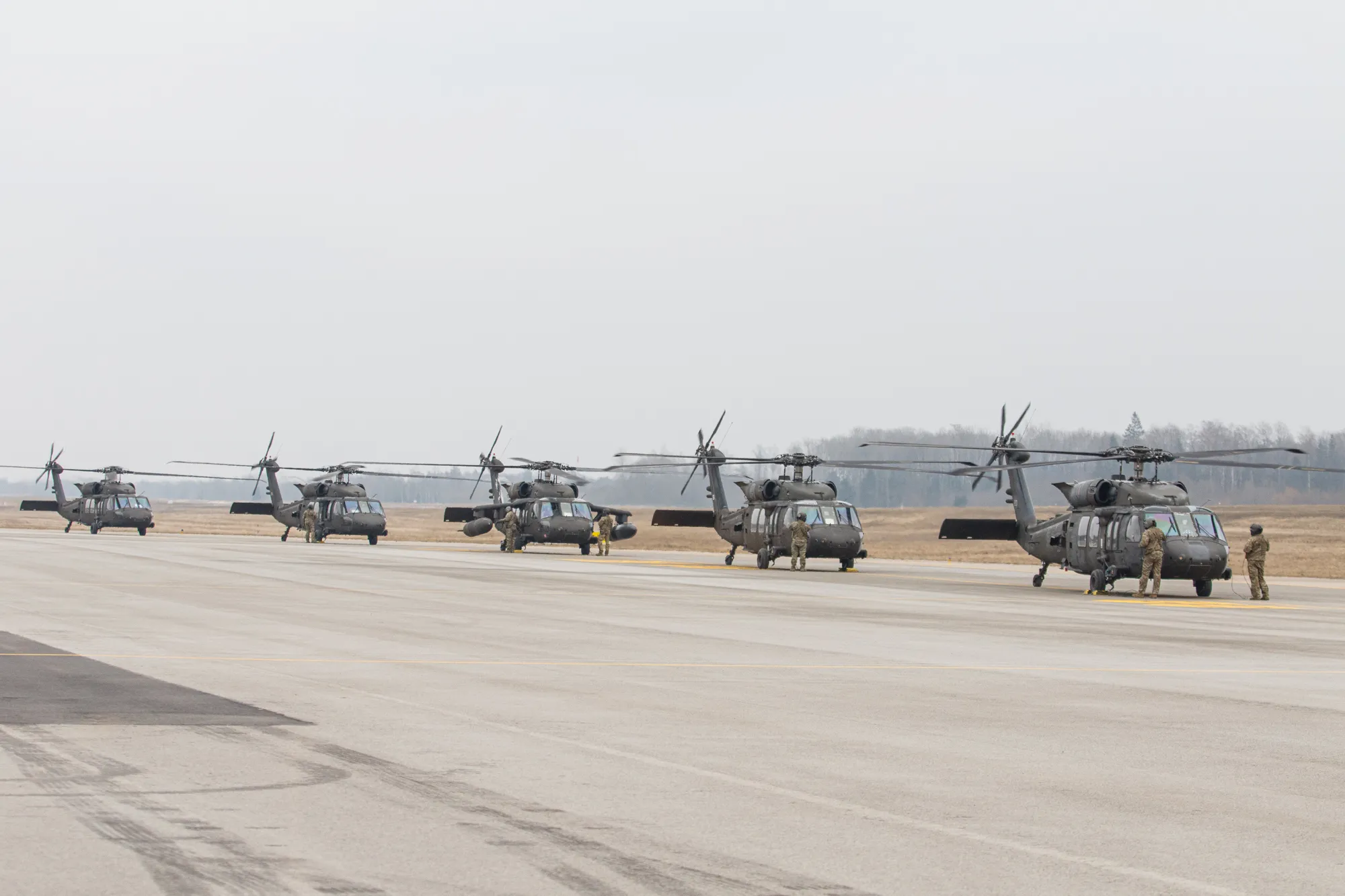 „Black Hawk“ sraigtasparniai leidosi Karmėlavoje