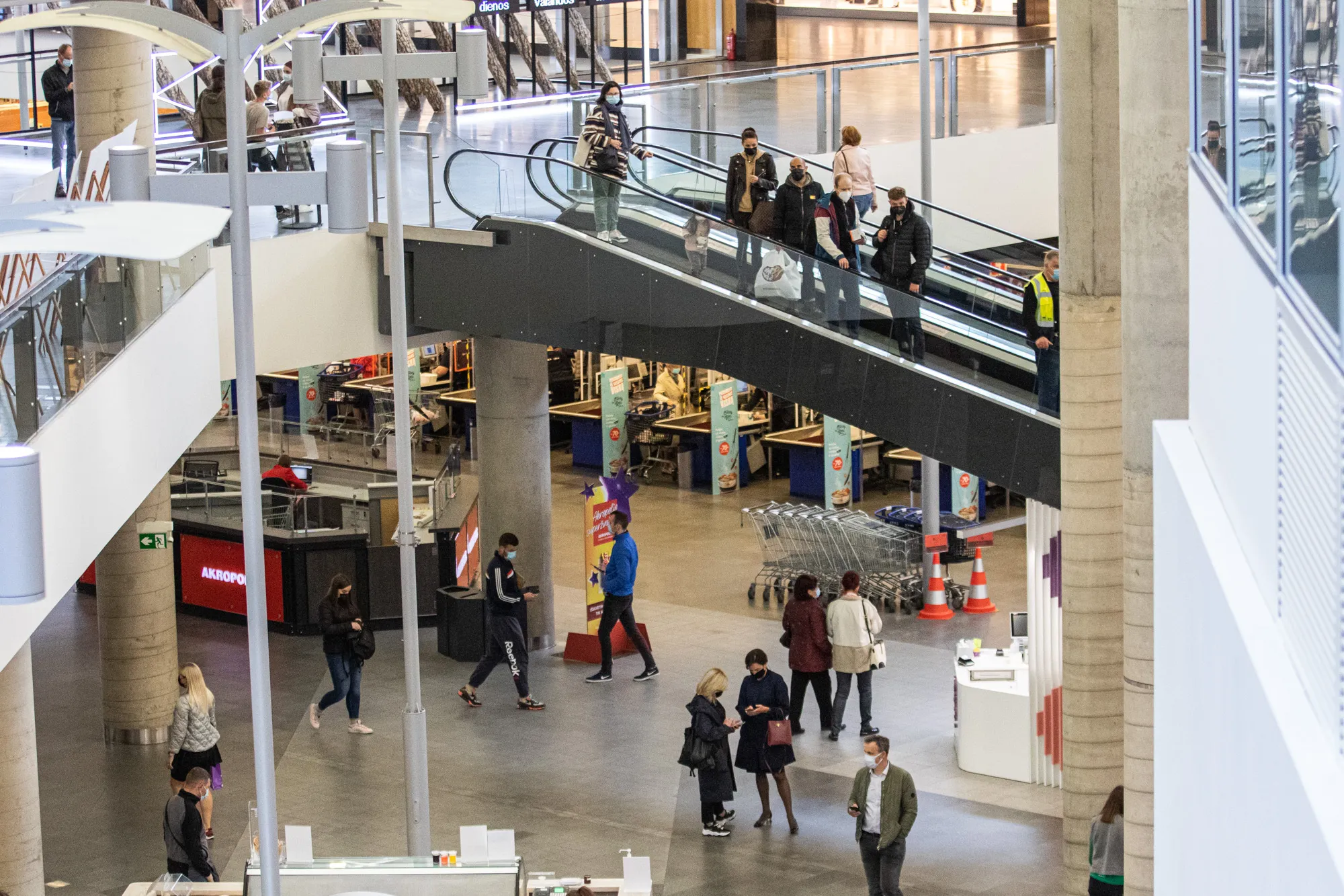 Kavinės ir parduotuvės Akropolyje