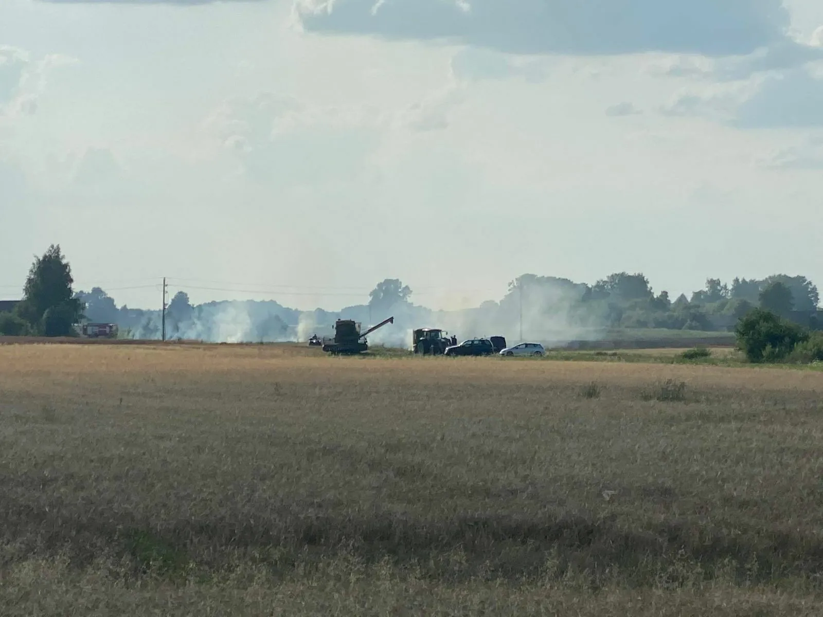 Mastaičiuose dega javų laukas / Skaitytojo nuotr.