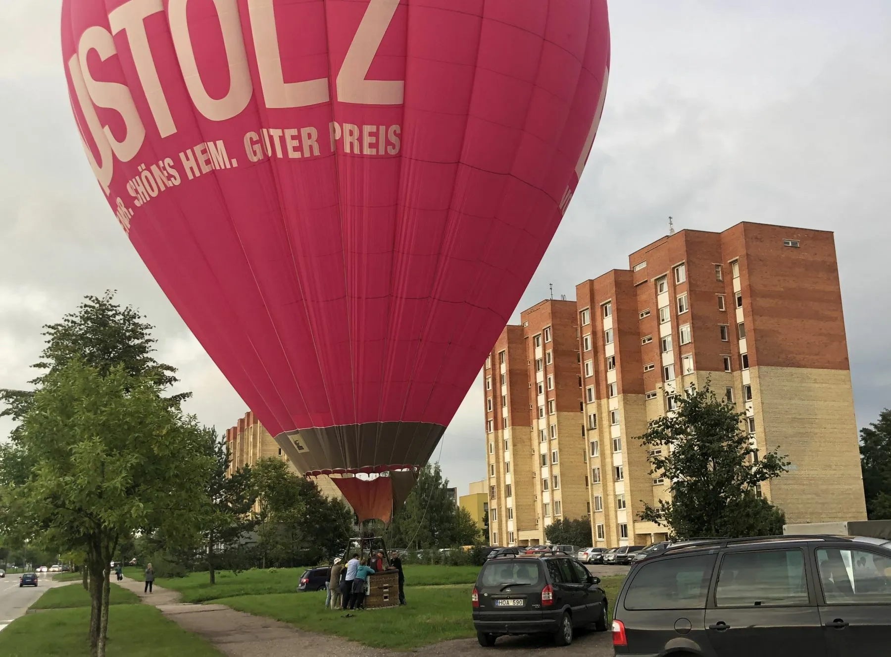 Oro baliono nusileidimas Baltijos gatvėje