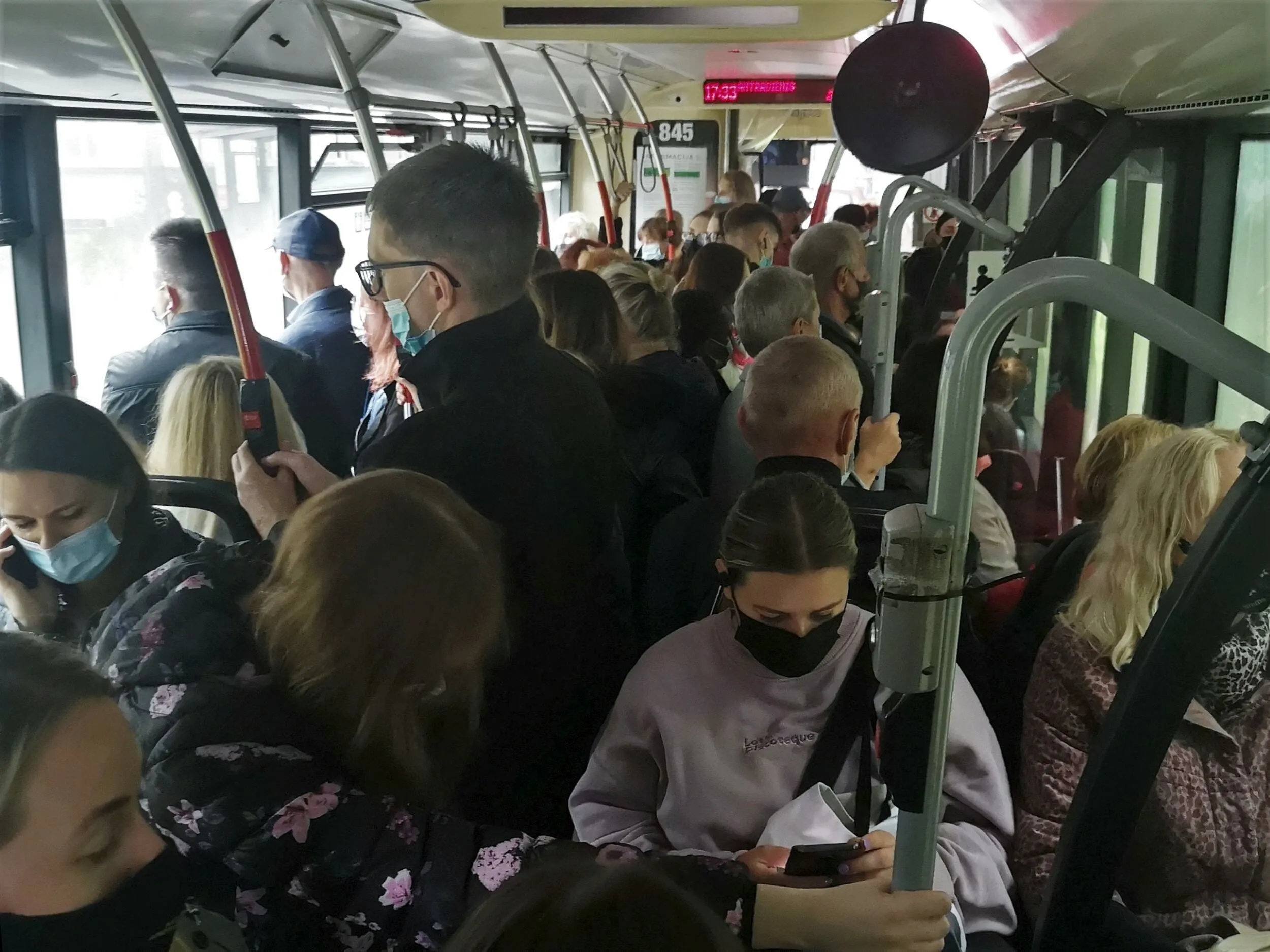 Sausakimšas autobusas