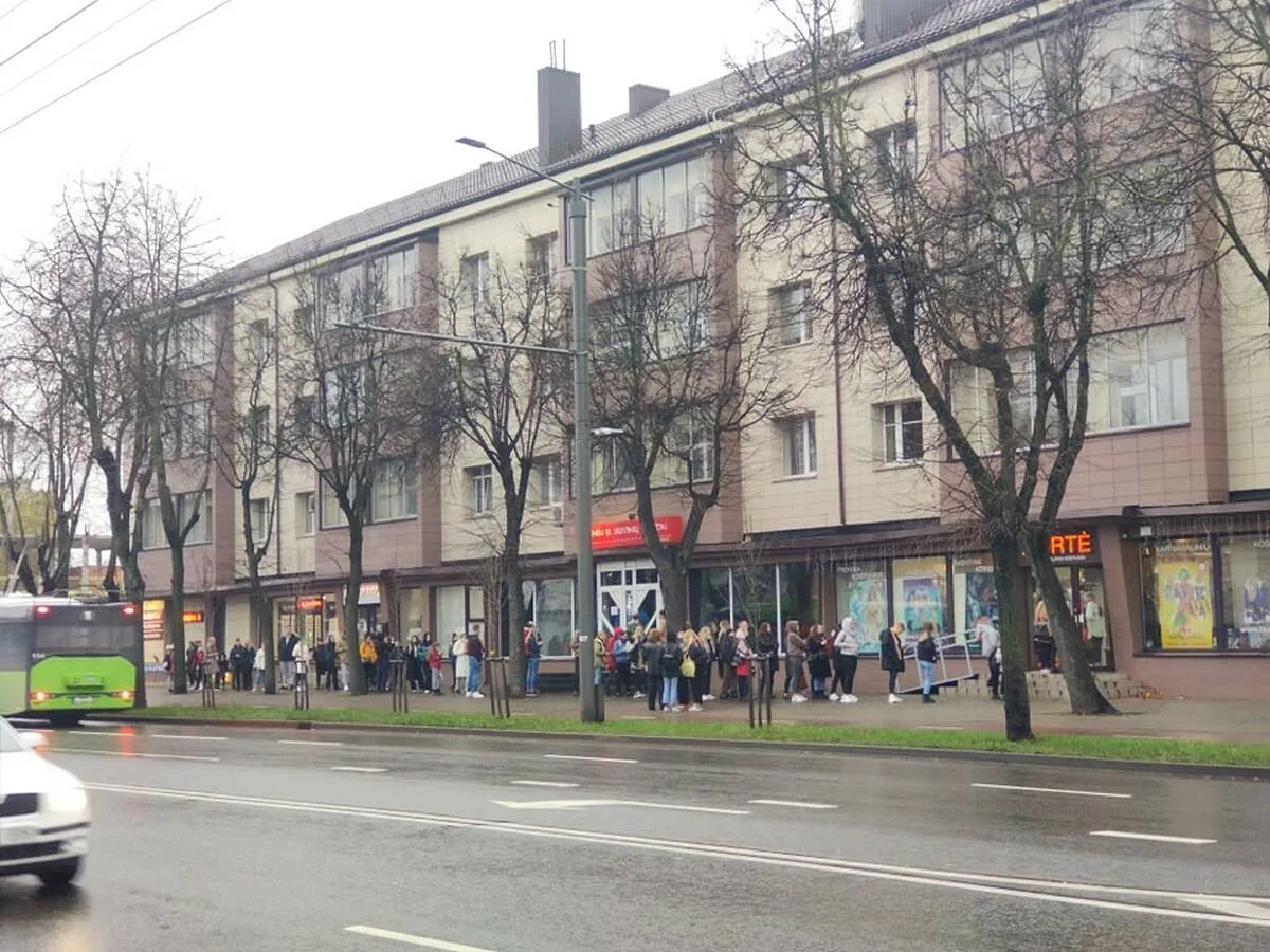 Eilė prie „Burtės“