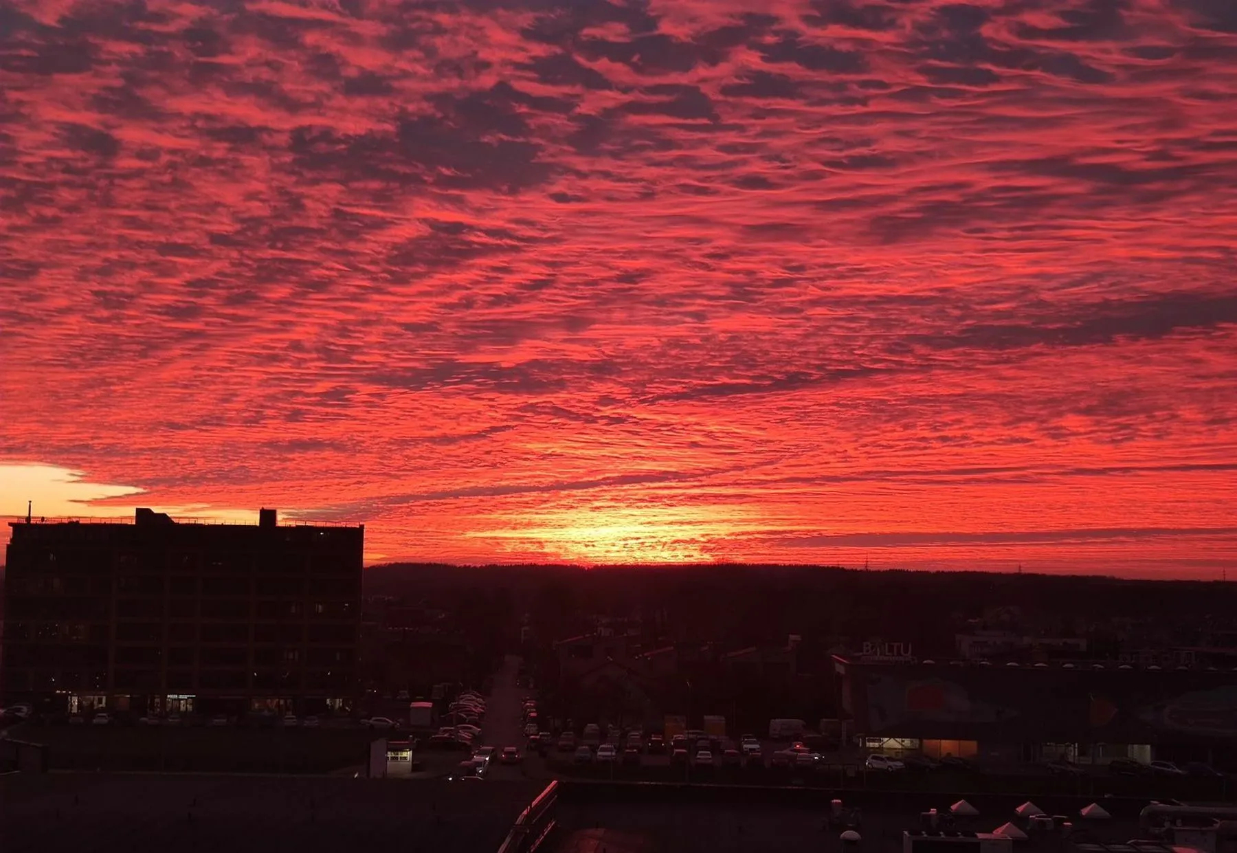Raudonas dangus virš Kauno