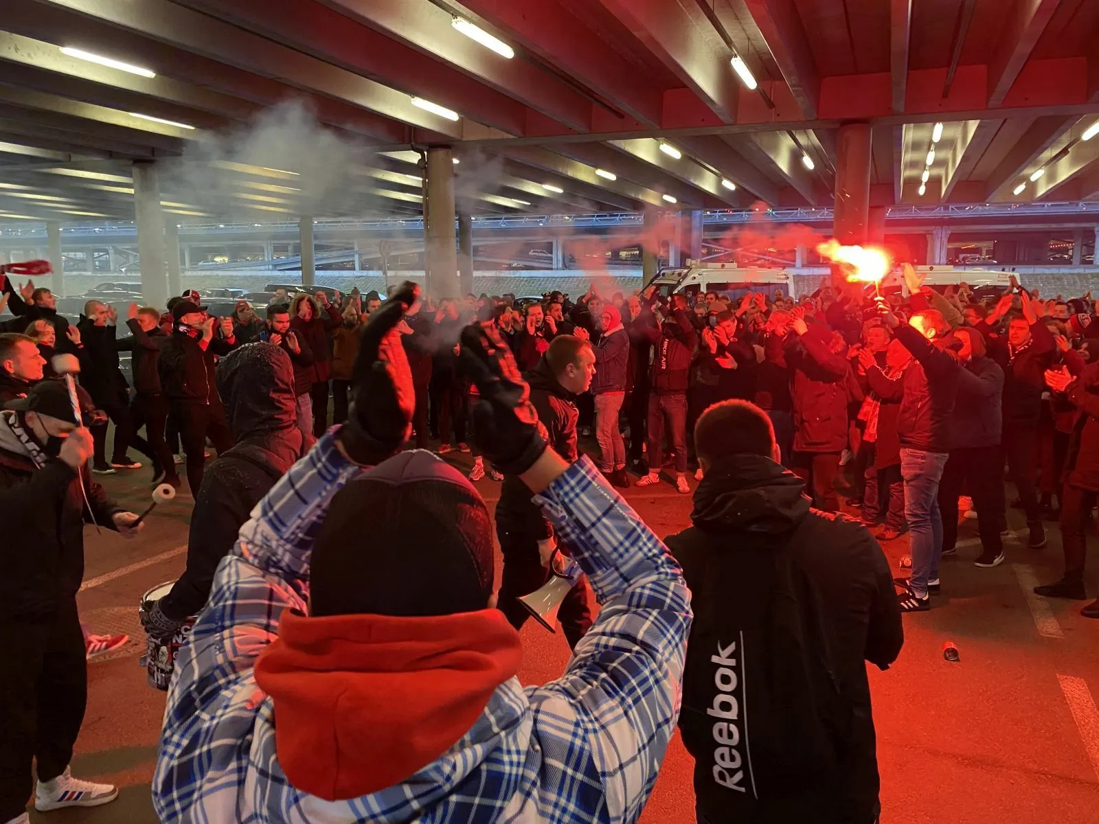 Ryto fanai prie Žalgirio arenos