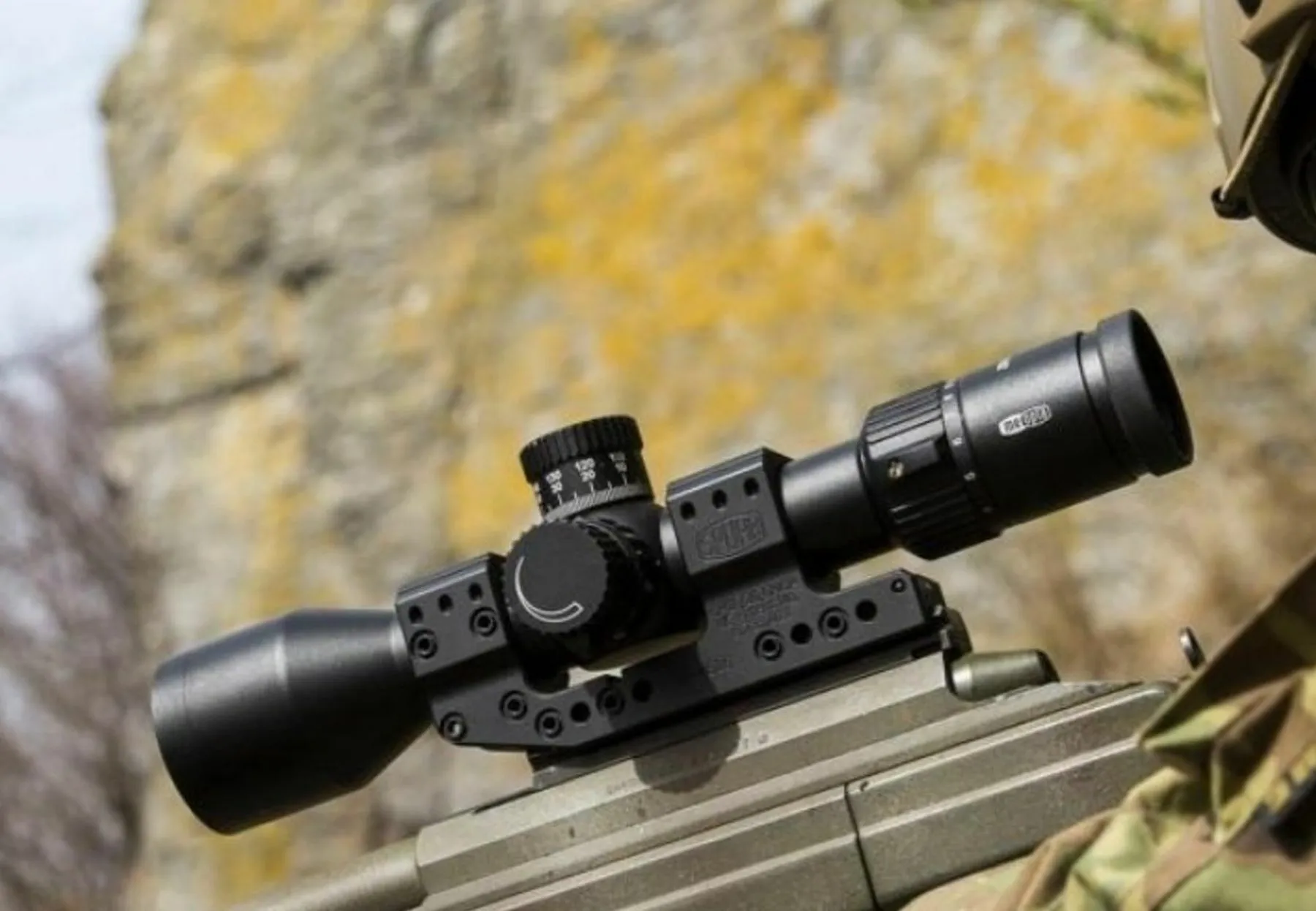 optinis taikiklis, kariuomenė