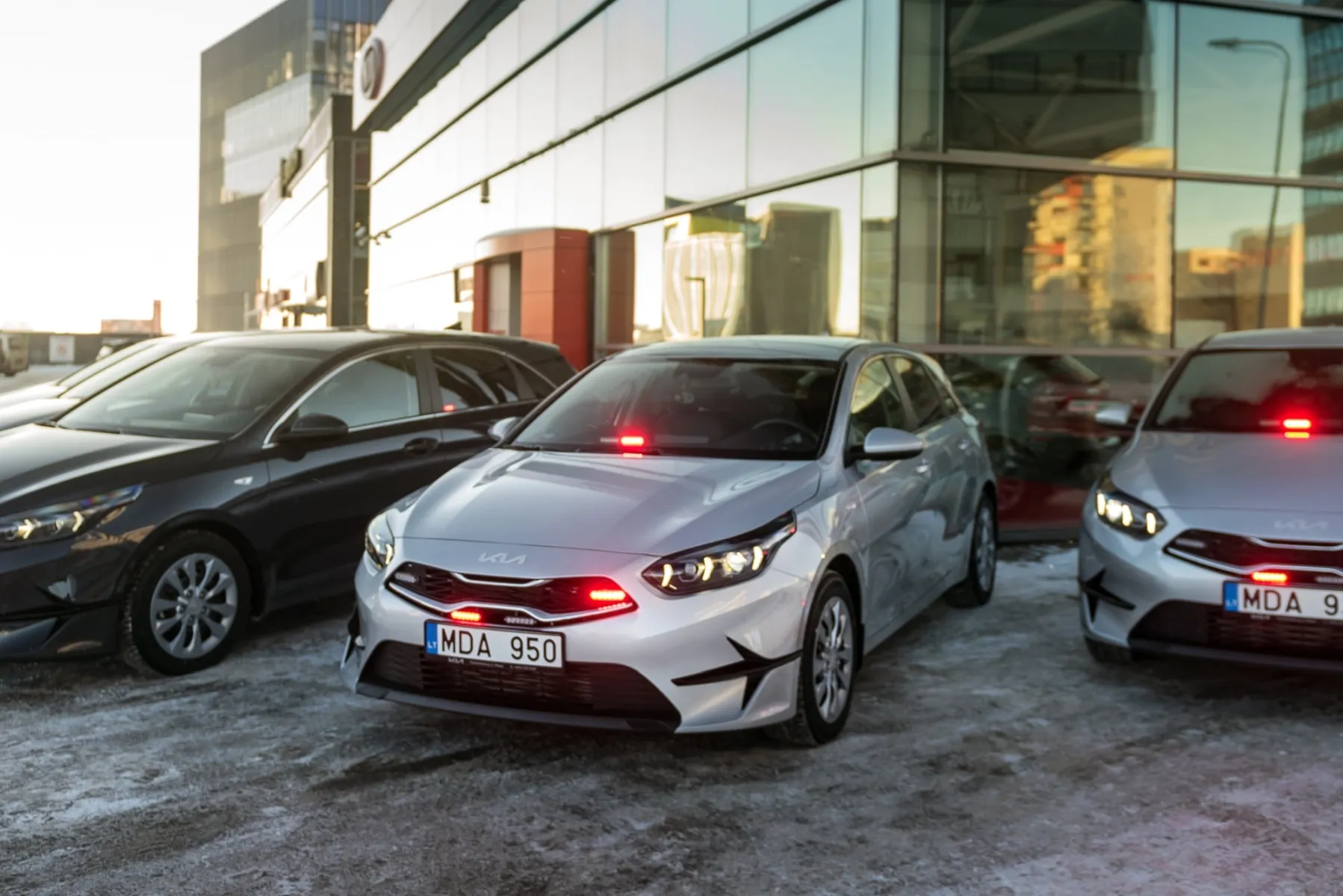Policijos autoparką papildė 10 nežymėtų „Kia Ceed“ / Lietuvos policijos nuotr.