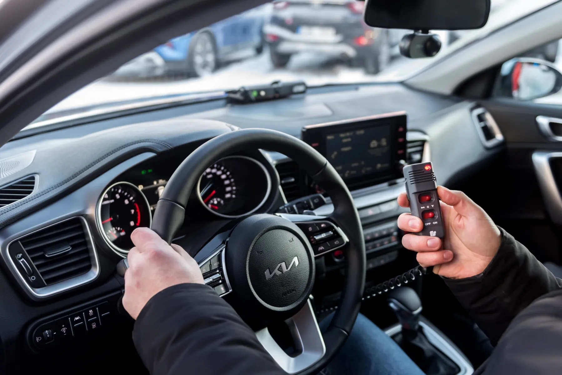 Policijos autoparką papildė 10 nežymėtų „Kia Ceed“ / Lietuvos policijos nuotr.