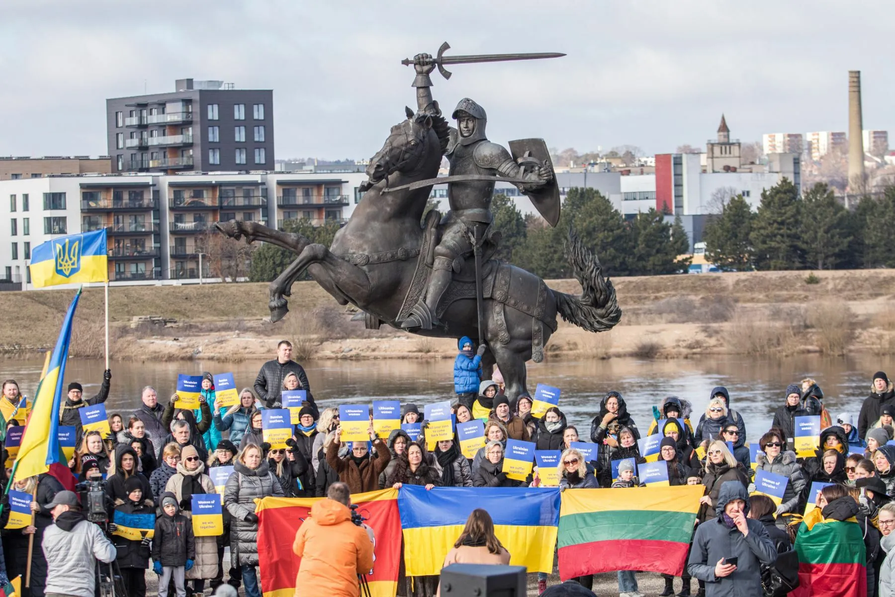 Lietuvos moterys palaiko Ukrainos moteris