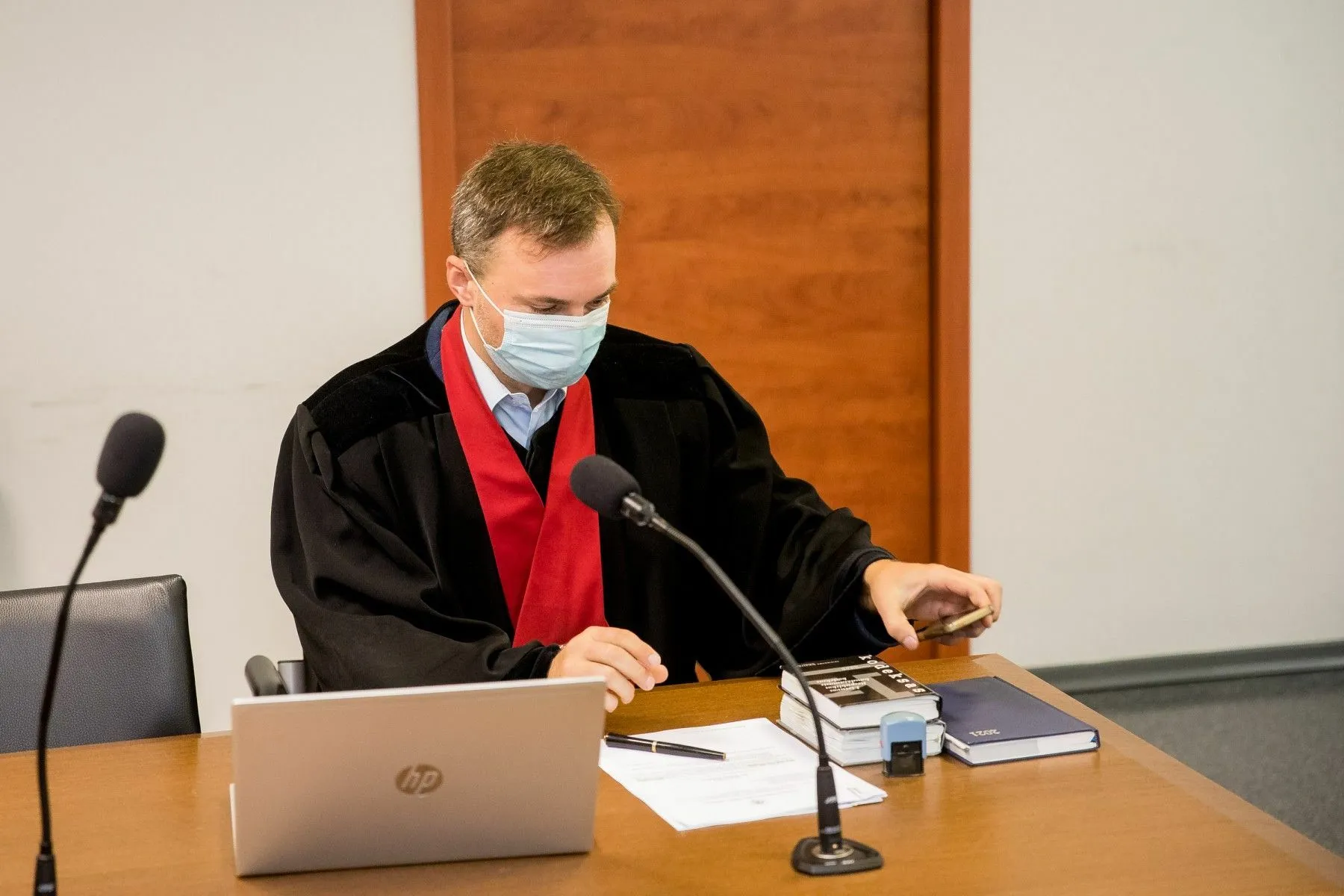 Trispalvę išniekinusio kauniečio teismas / DELFI nuotr.