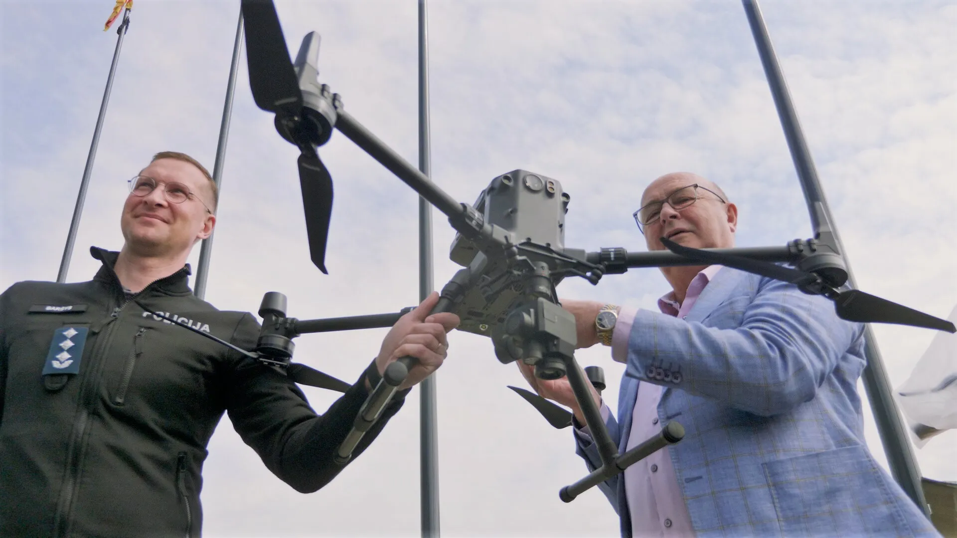 Kauno policijai padovanotas termodronas ir kita įranga