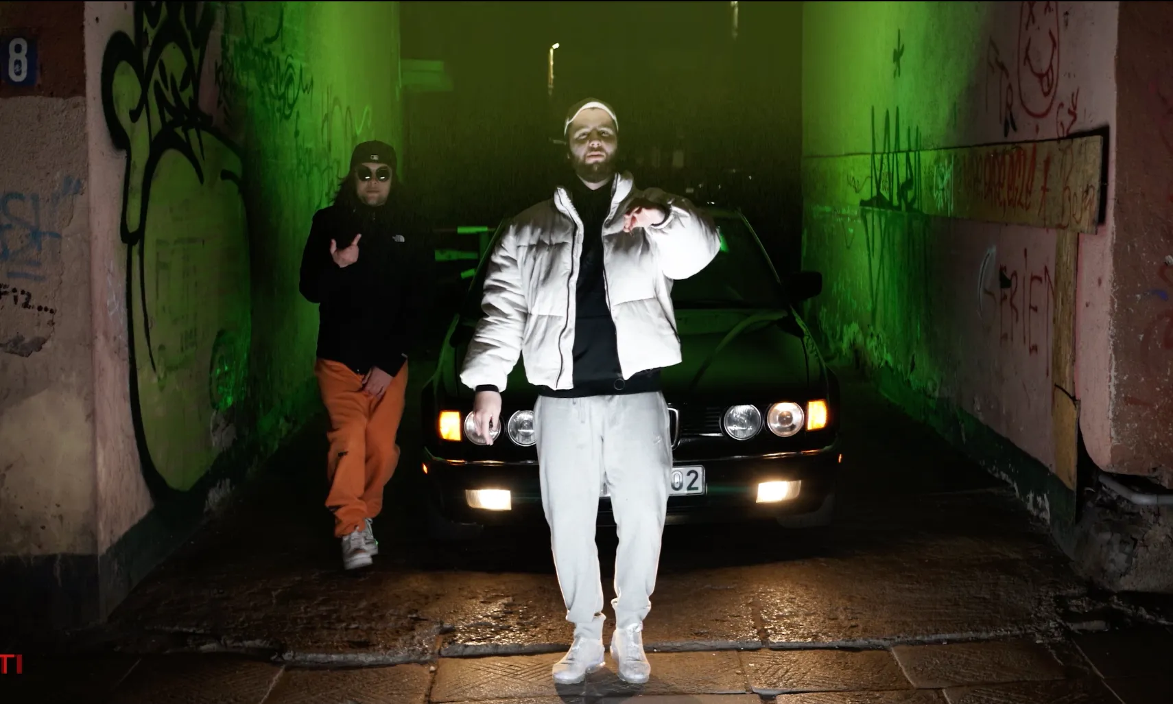 Nauja „Flying Saucer Gang“ daina