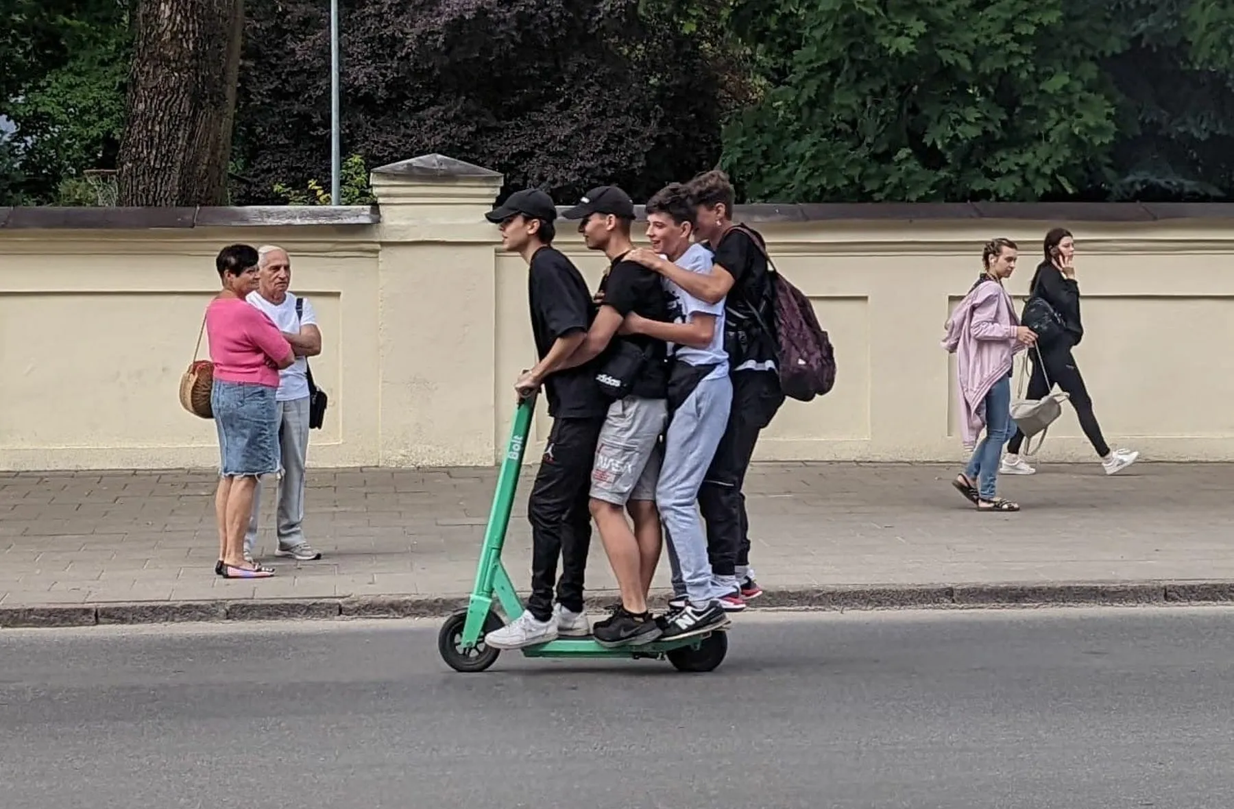 Elektriniu paspirtuku keturiese