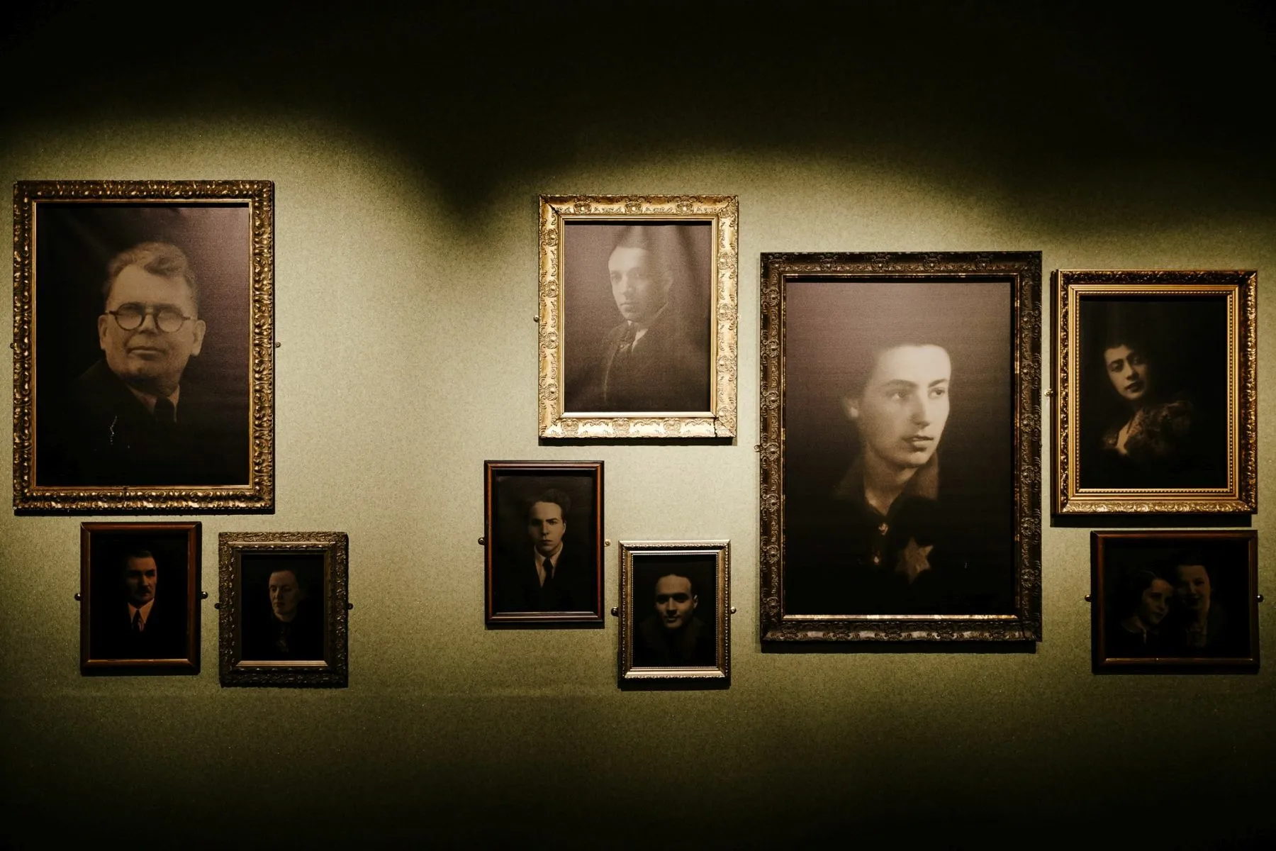 Paroda „Iš tamsos“