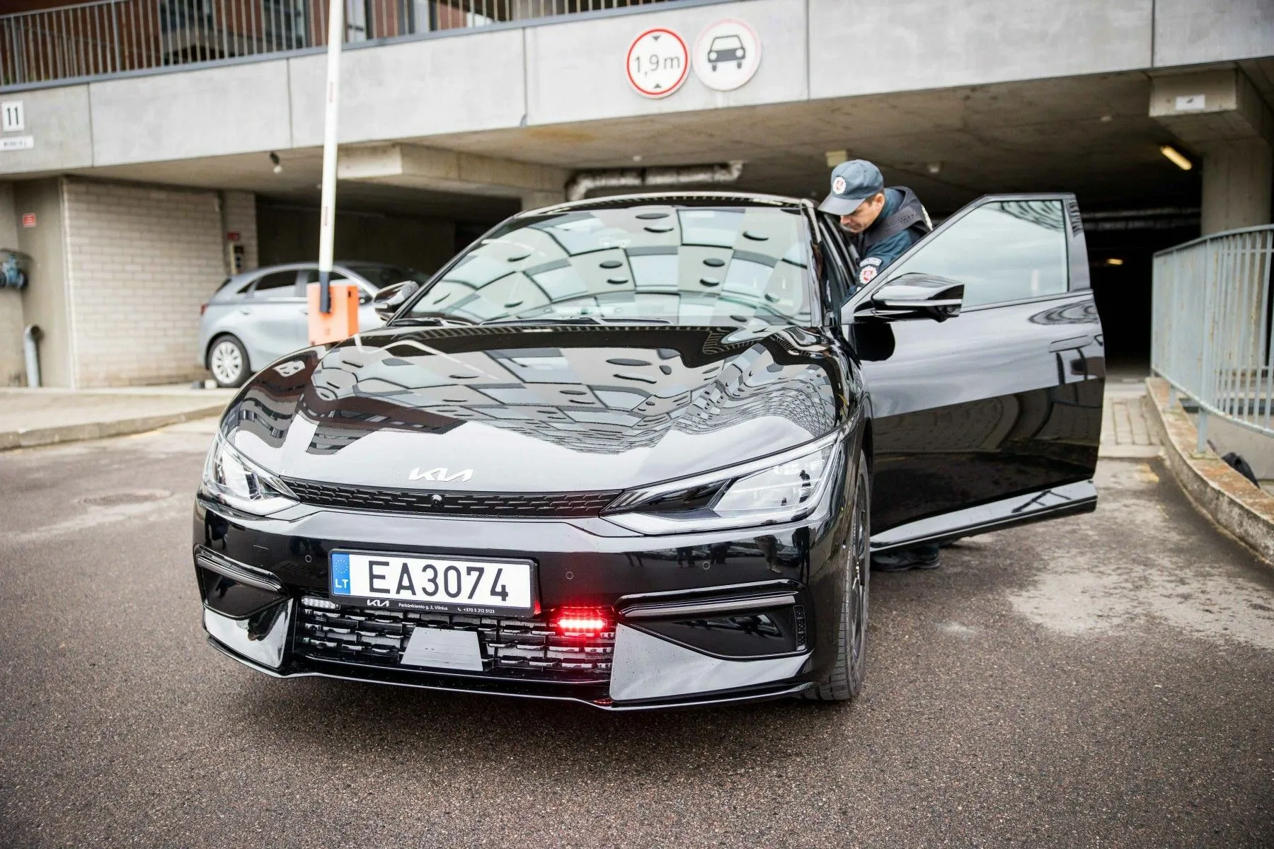 Nežymėtas policijos elektromobilis / DELFI nuotr.