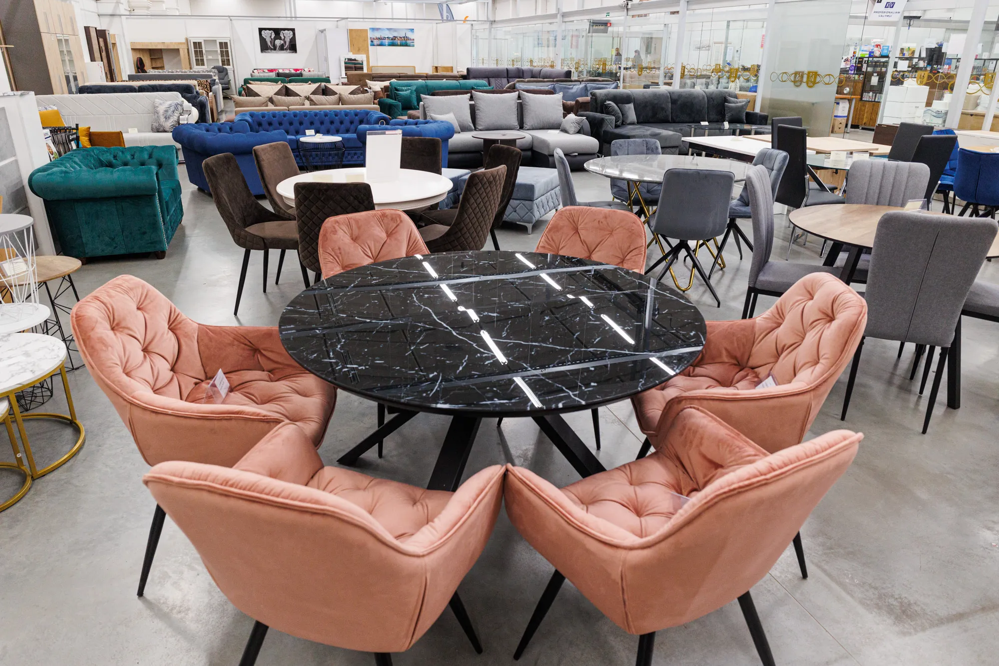 Kaune atidaryta „Baldų salė“