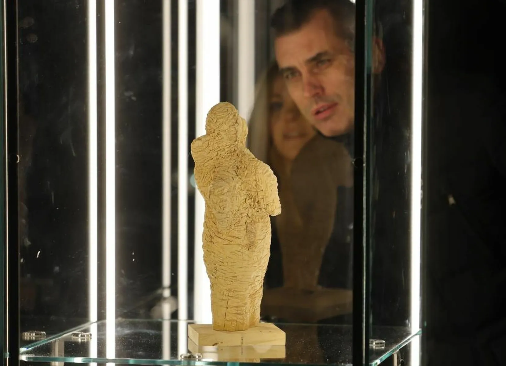 Tado Ivanausko Obelynės sodyboje atidaryta Leono Striogos medinių skulptūrų galerija / KRS nuotr.