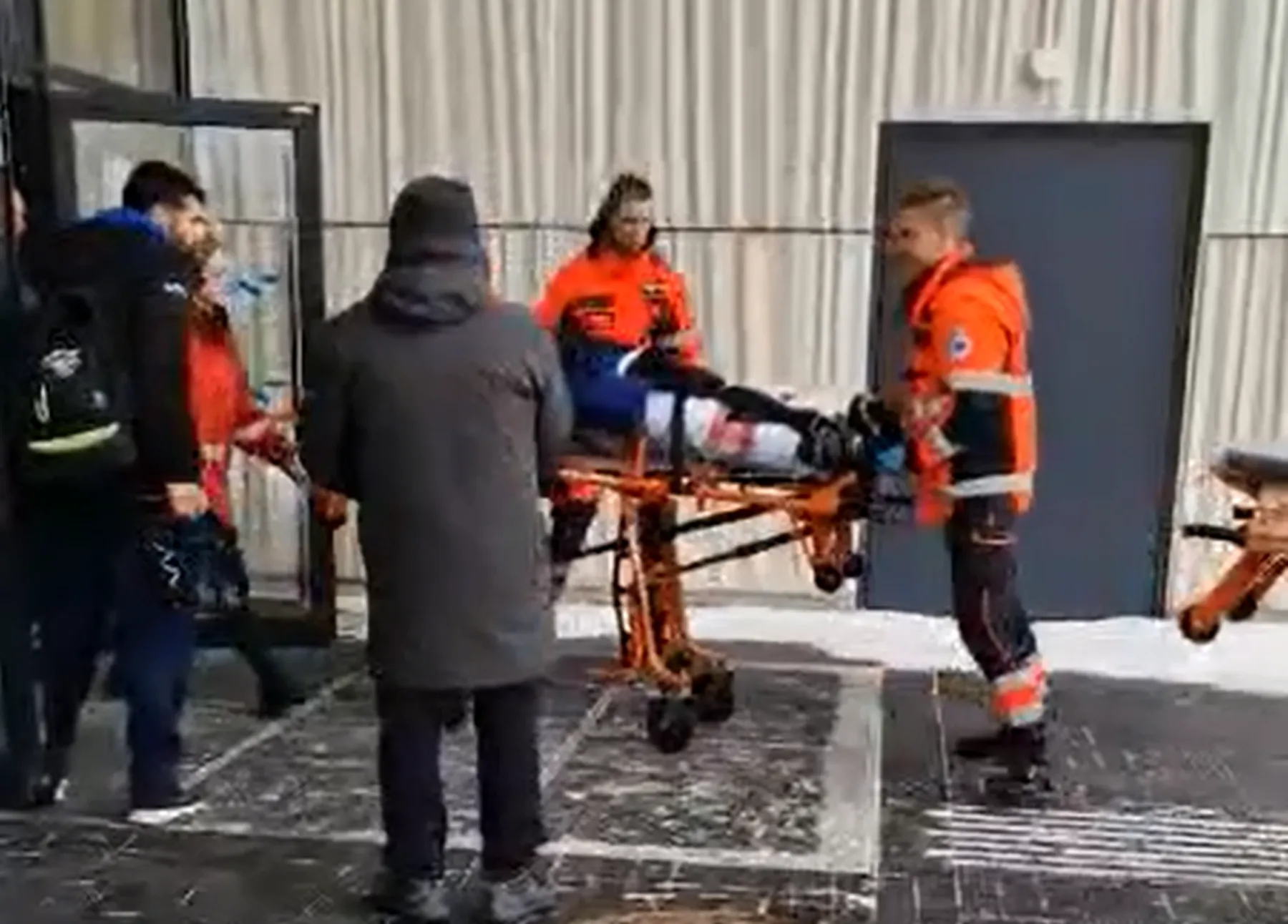 sužeistas ledo ritulininkas