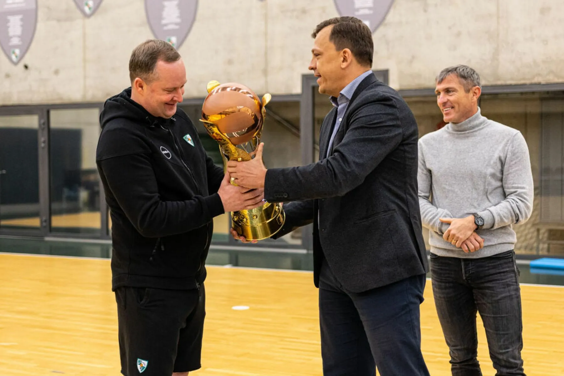 LKL čempionų taurė „Radarom!“ aukcione / Žalgiris.lt nuotr.