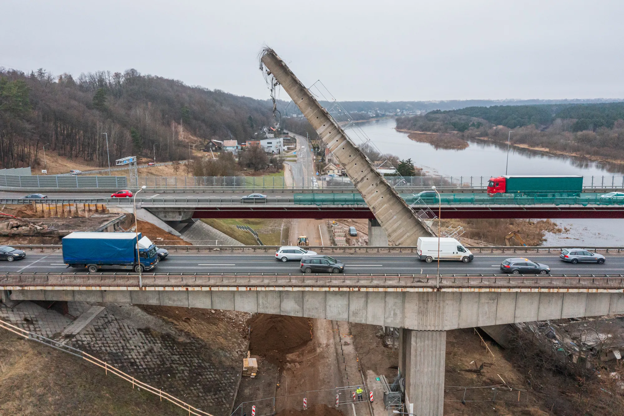 Lūžusi Kleboniškio tilto konstrukcija