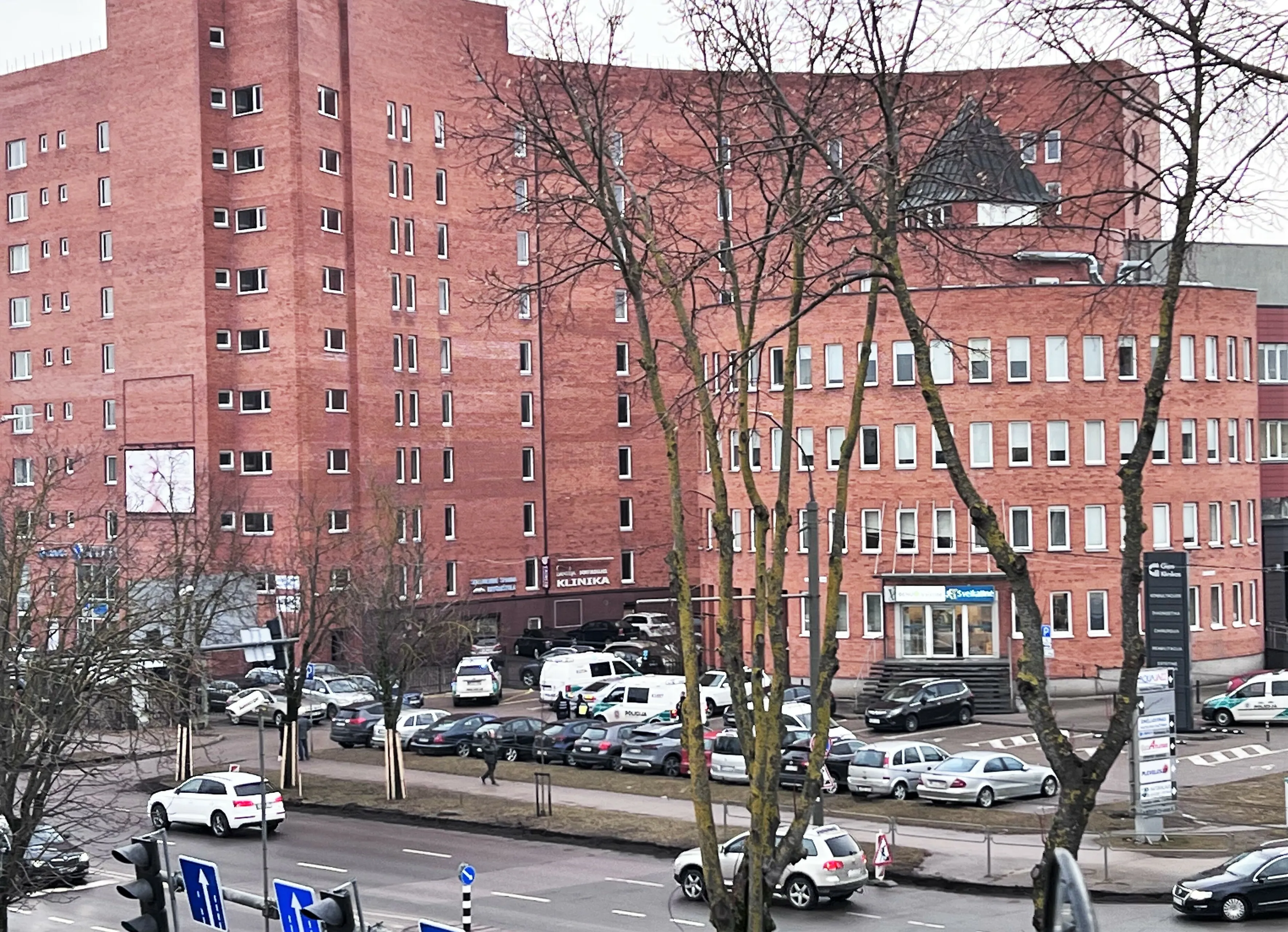 Policijos sujudimas prie „Ortopedijos technikos“