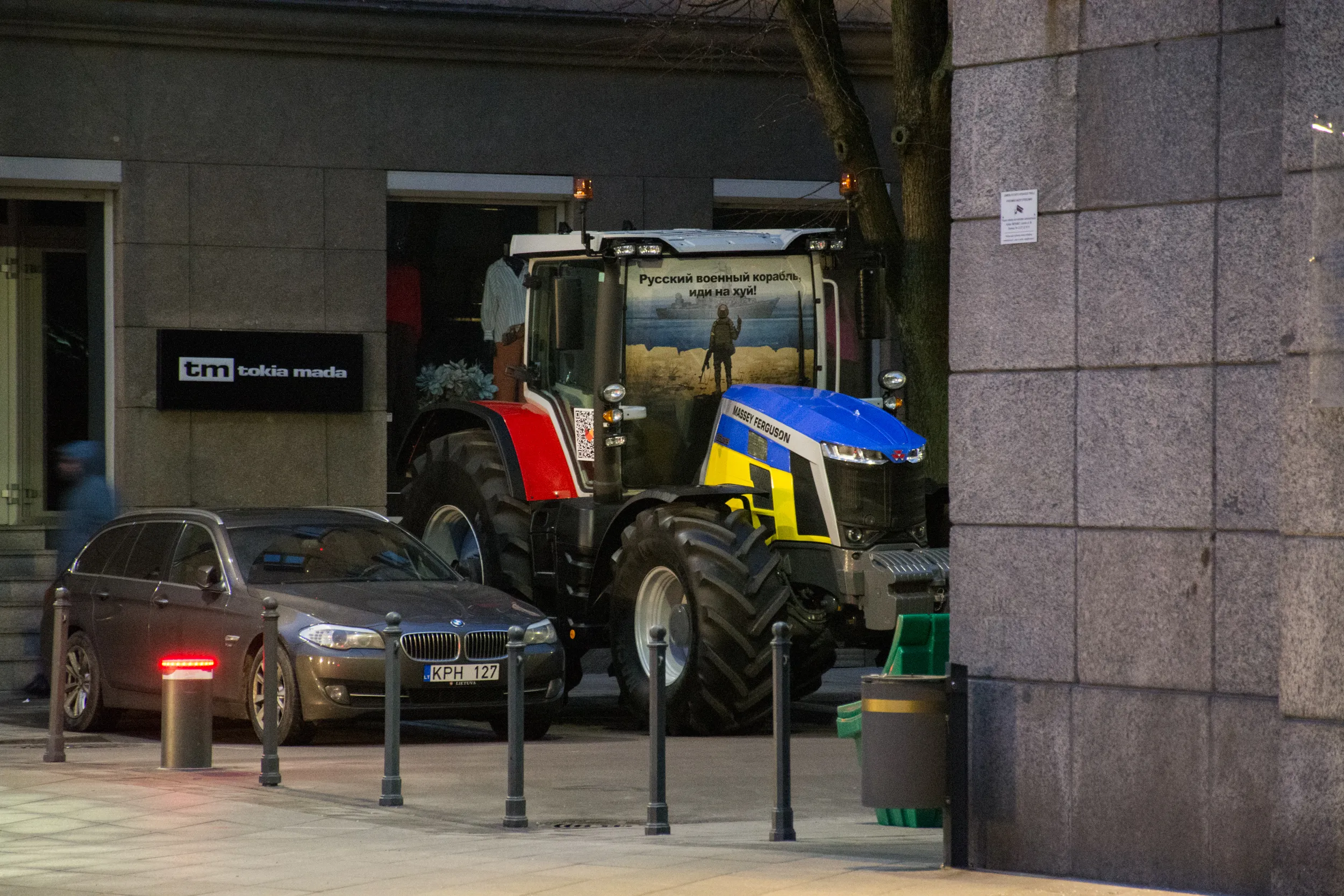 Traktorius prie Kauno savivaldybės