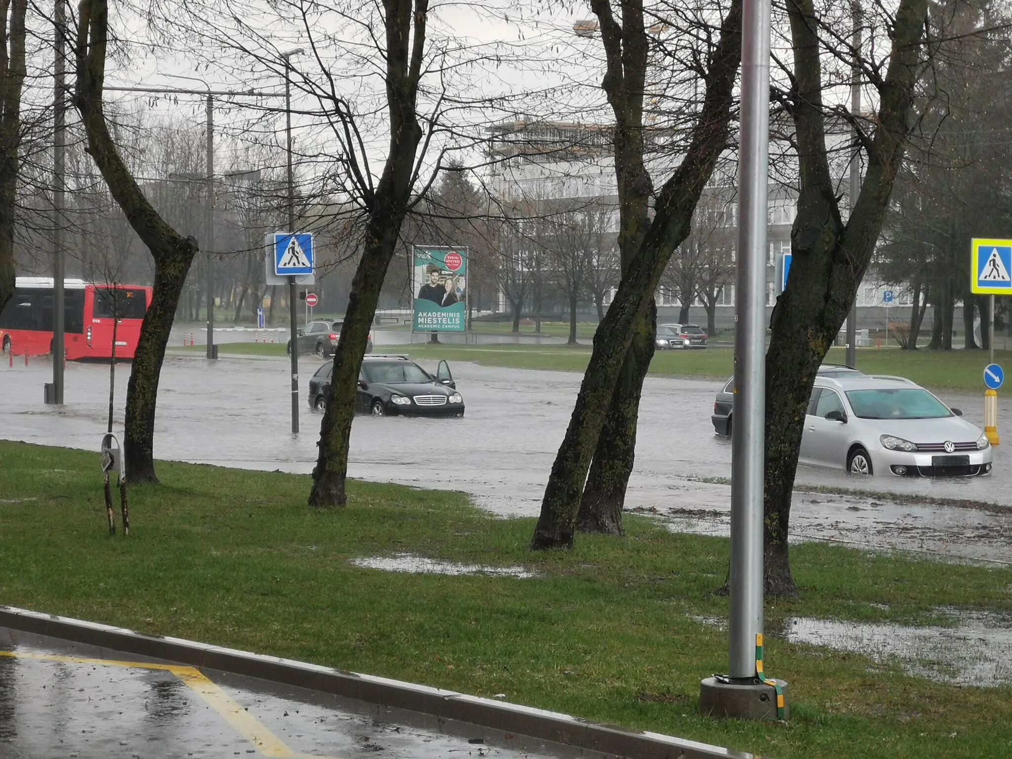 Užtvindytas Pramonės pr. / „Kas vyksta Kaune“ grupės nuotr.