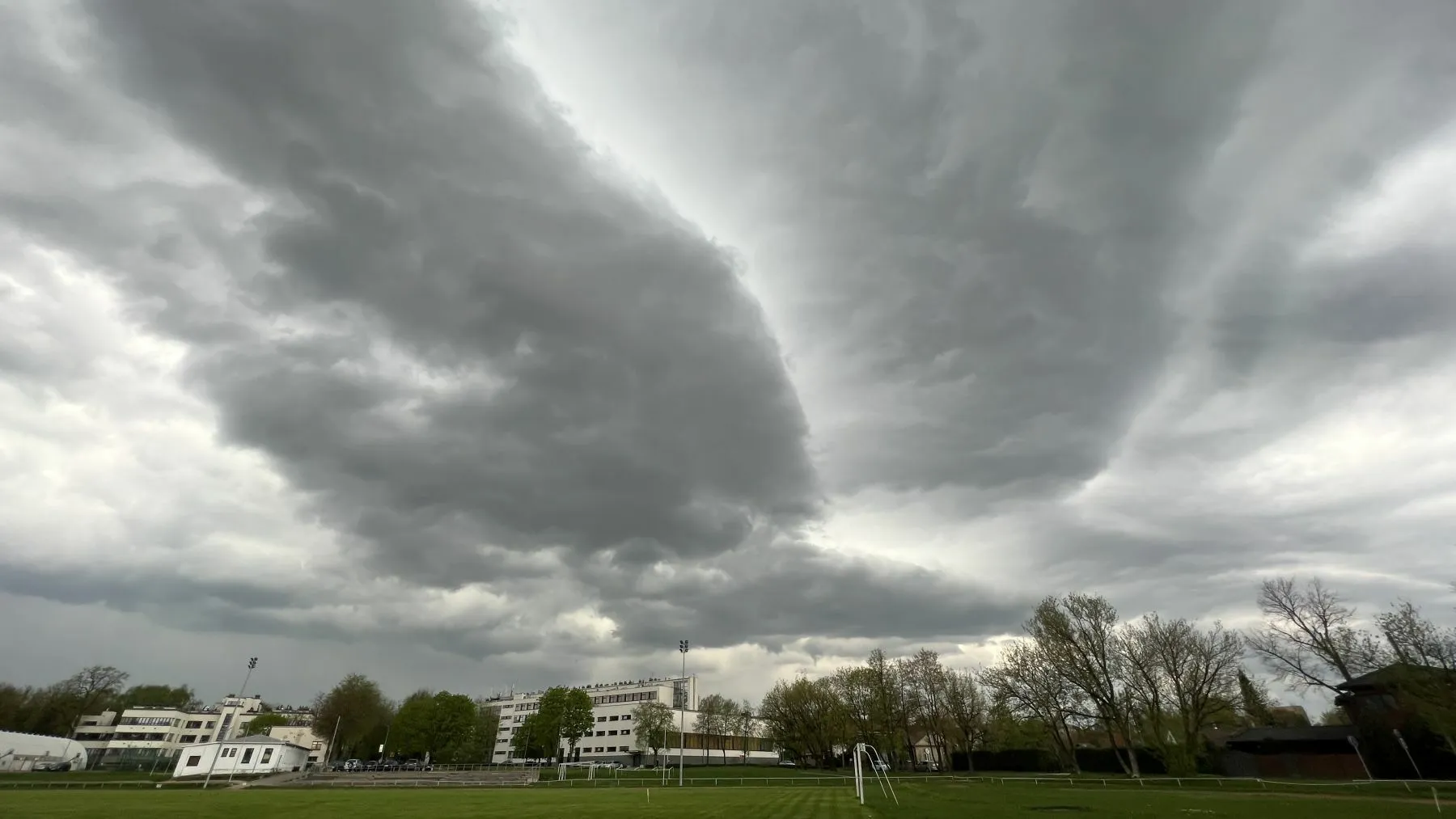 Audros debesys virš Kauno