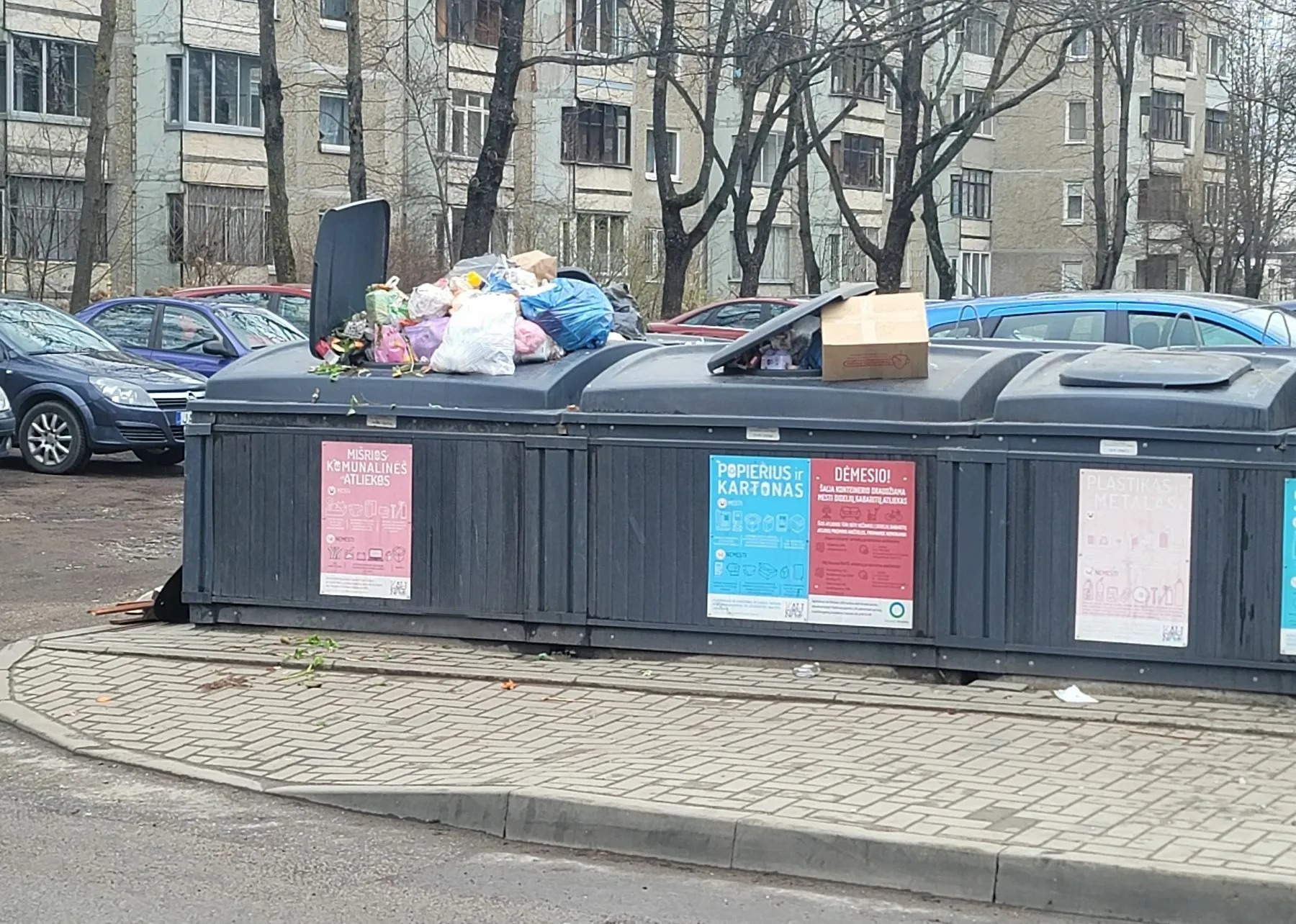 Šiukšlės Ukmergės gatvėje