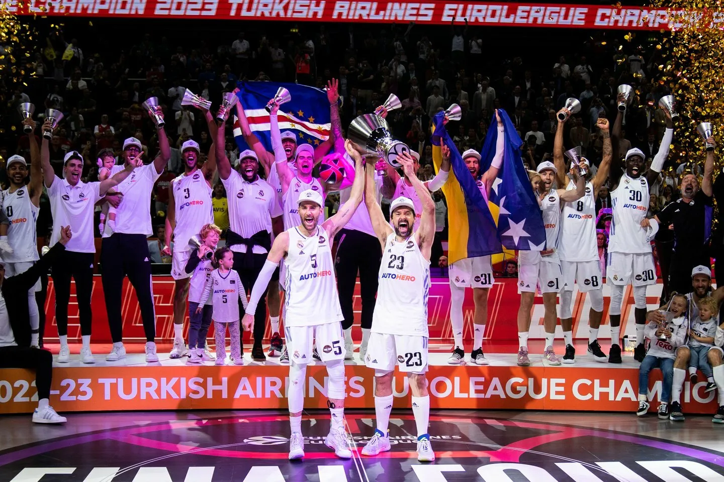 „Real“ įteikta Eurolygos čempionų taurė