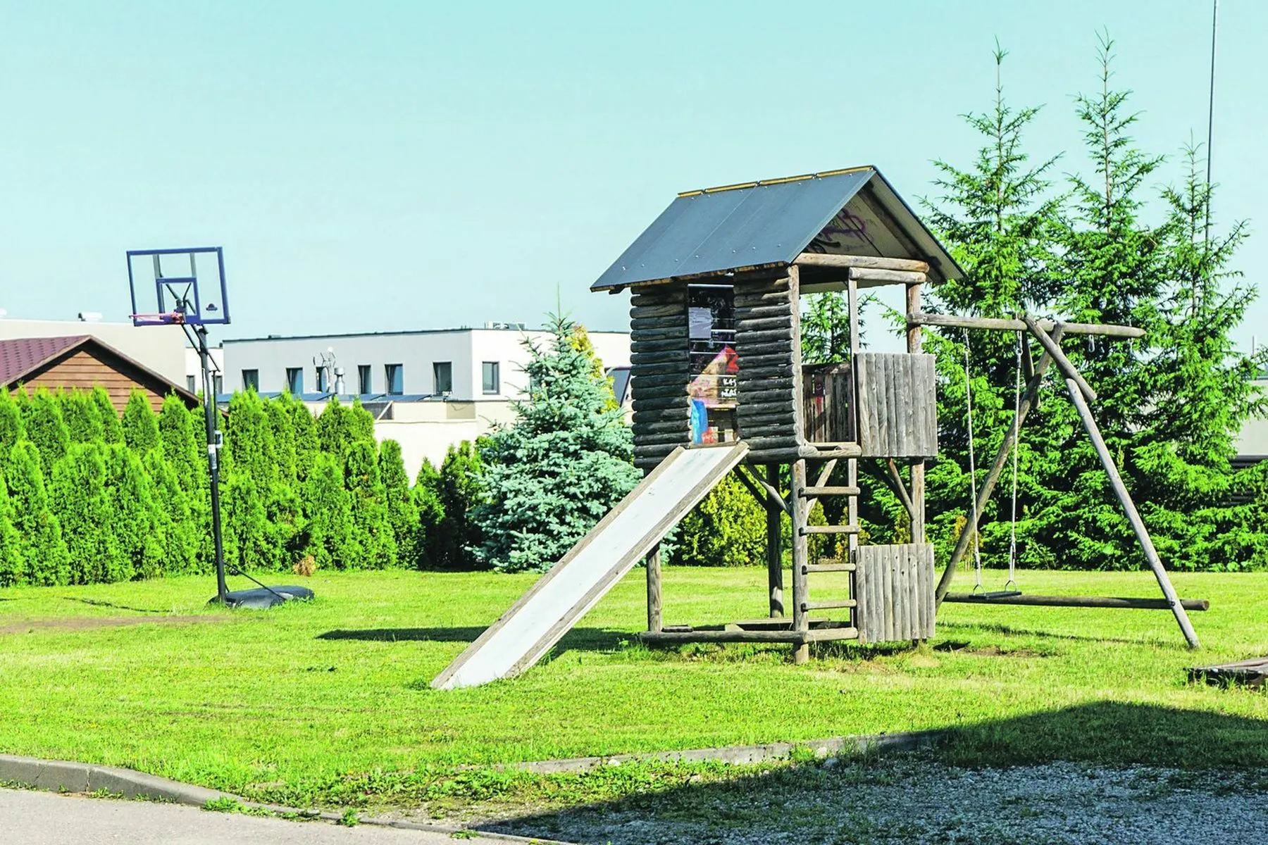Kauniečiai tėvai dėkingi kaimynui, kuris vaikams užleido nenaudojamą sklypą: pasakė, ką su juo padarė