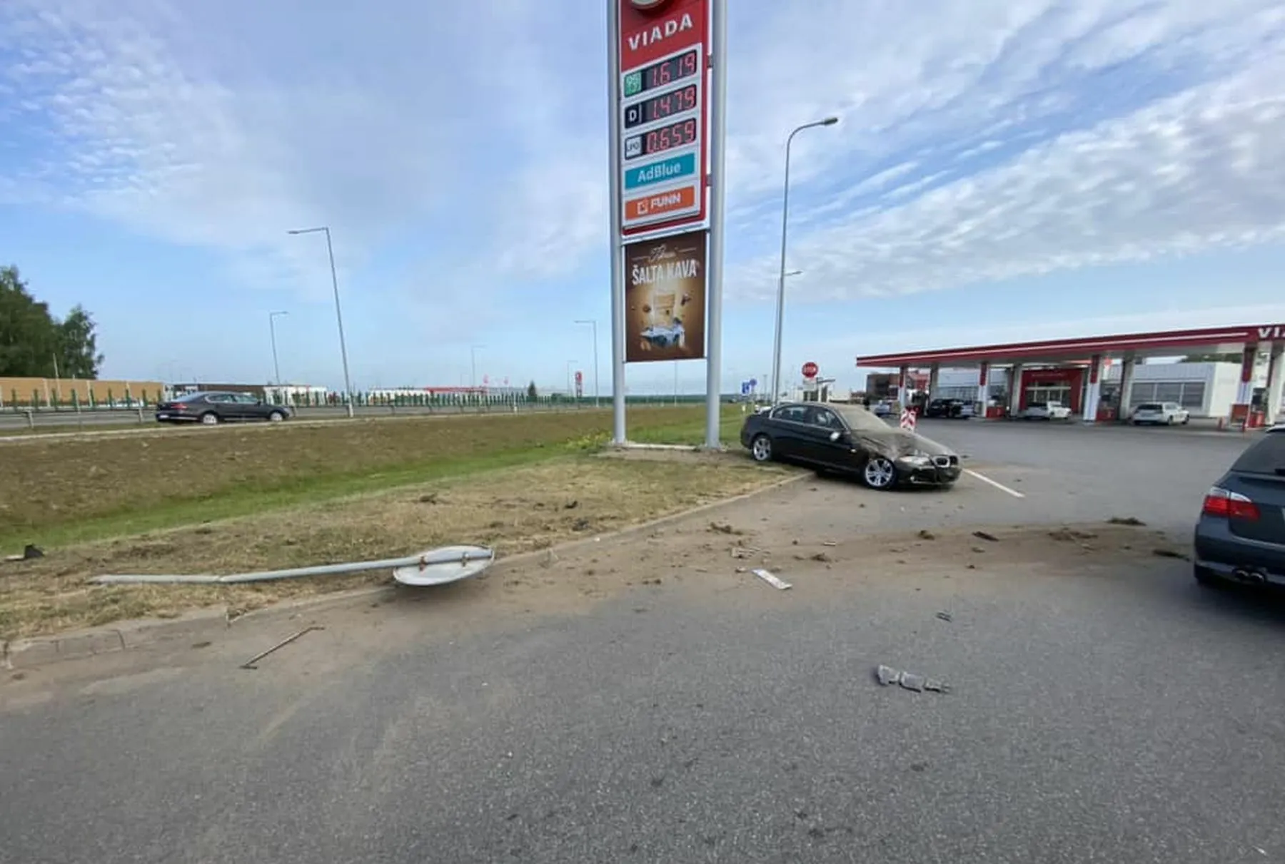 „BMW“ magistraliniame kelyje A1 / „Kas vyksta Kaune“ nuotr.