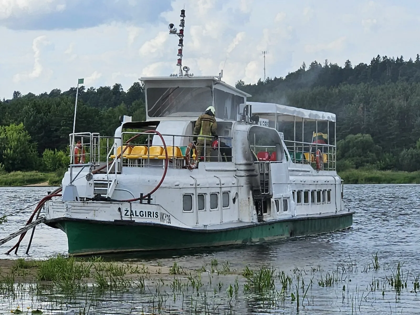 Nemune dega keleivinis laivas „Žalgiris“
