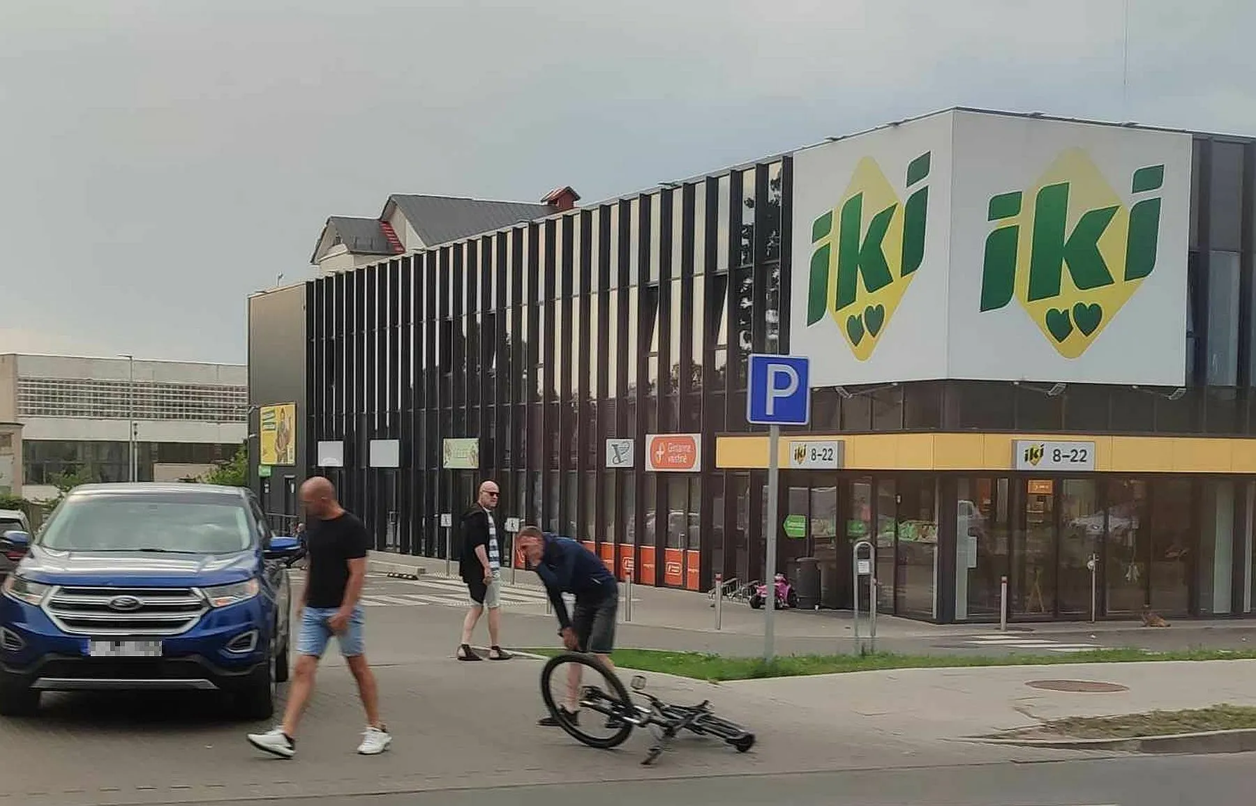 Breslaujos gatvėje dviratininkas atsitrenkė į automobilį