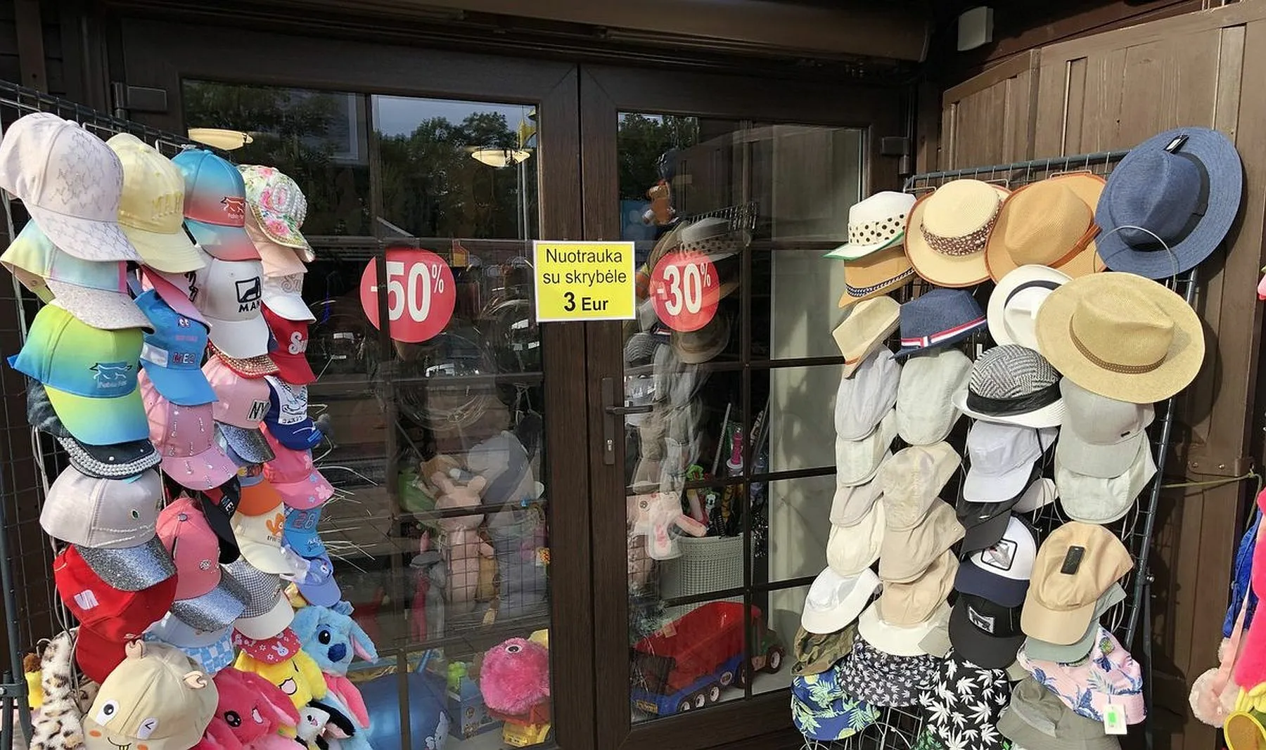 Pamačiusi užrašą Palangos J. Basanavičiaus gatvėje kaunietė pasipiktino: čia tai jau yra virš visko