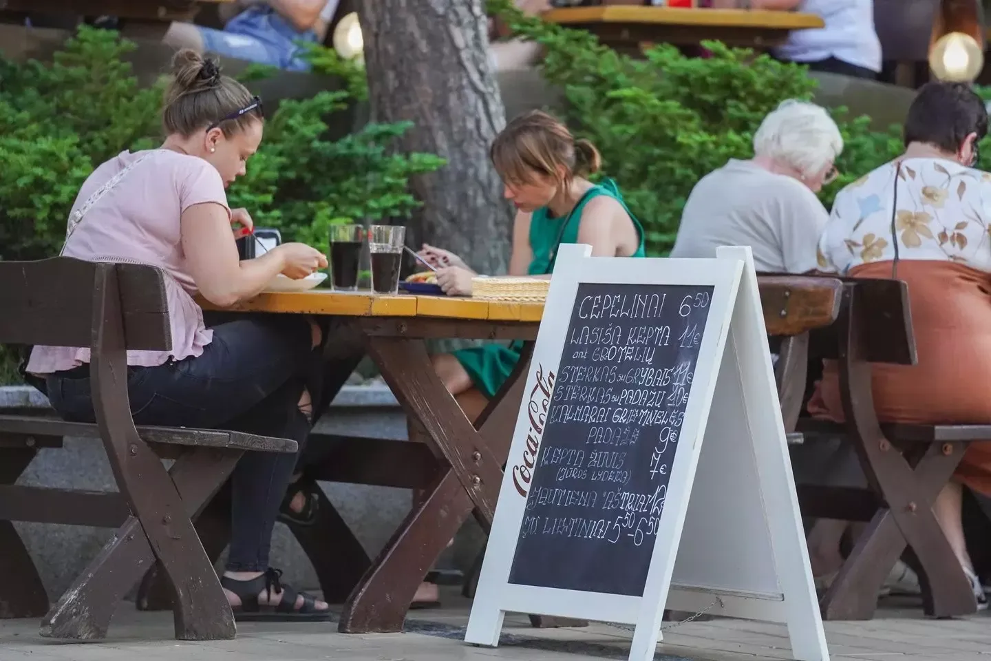 Du trečdaliai Lietuvos gyventojų neuždirba vidutinės algos