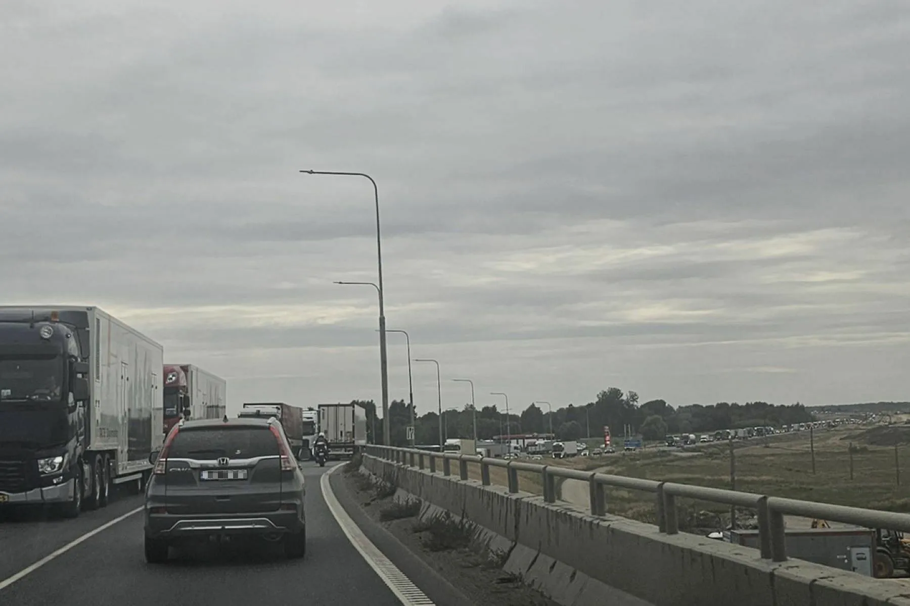 Važiuodami šiuo keliu galite atsidurti košmare: driekiasi kilometrinės spūstys