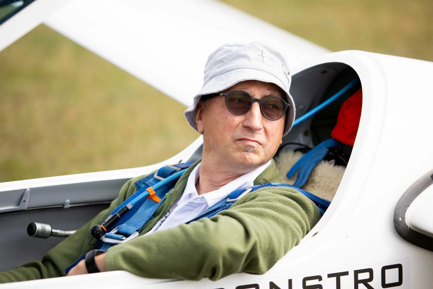 Trys lietuvių pilotai pakilo į rekordinį skrydį per Europą: atstumą įveiks sklandytuvais be variklių