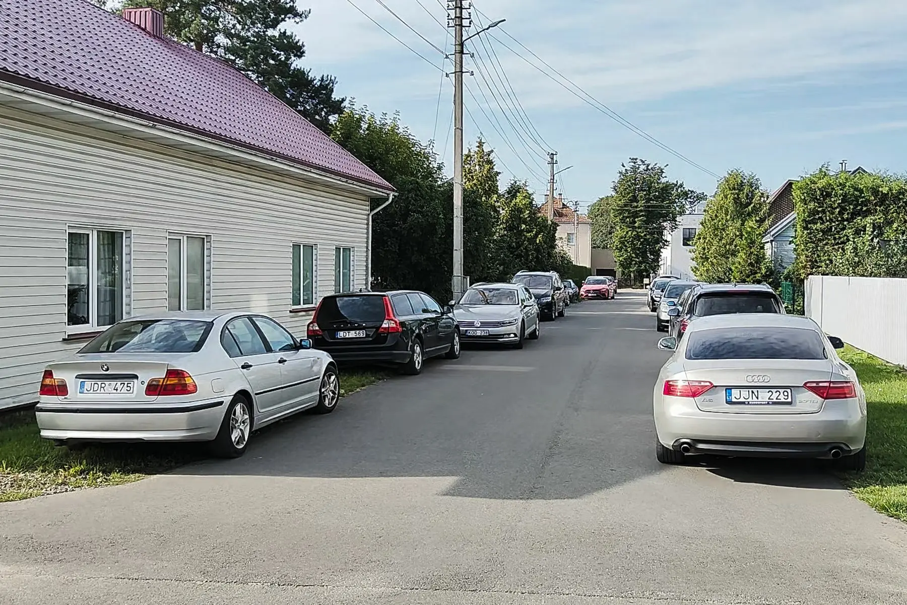 Eismas prie darželio Jūratės gatvėje