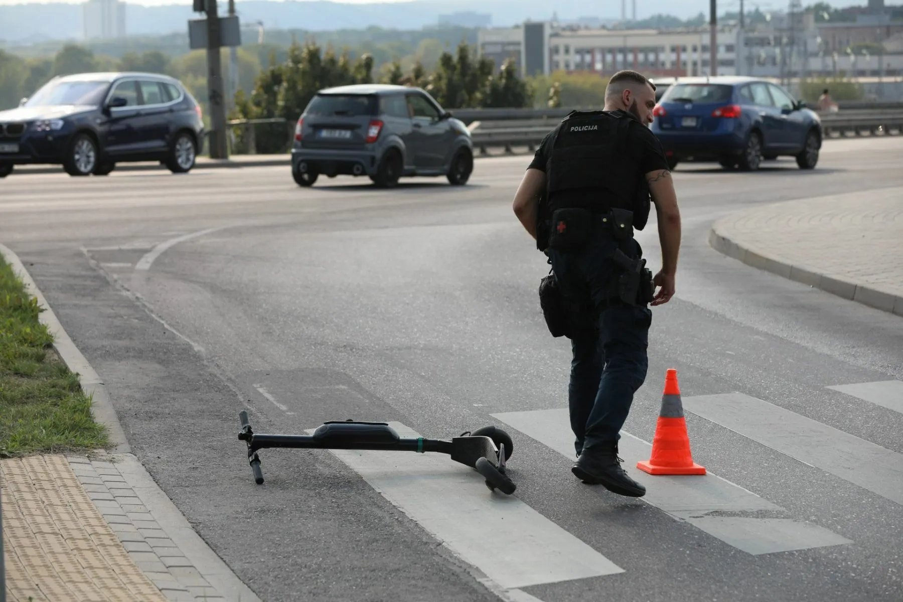 Judrioje Kauno gatvėje partrenktas dar vienas paspirtukininkas