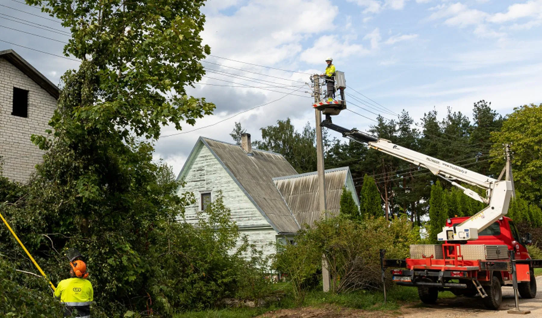 Atkuriamas elektros tiekimas