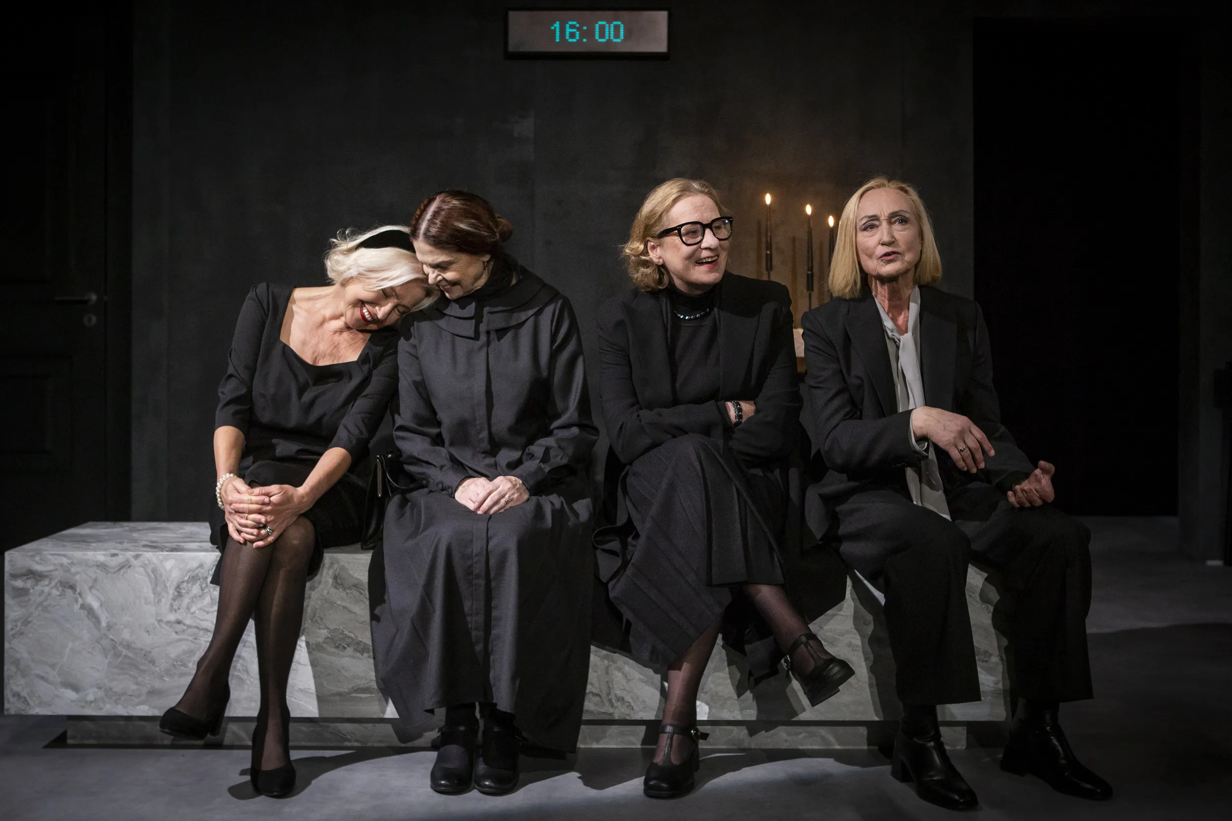 Spektaklis „Kai mes būsim jauni“.