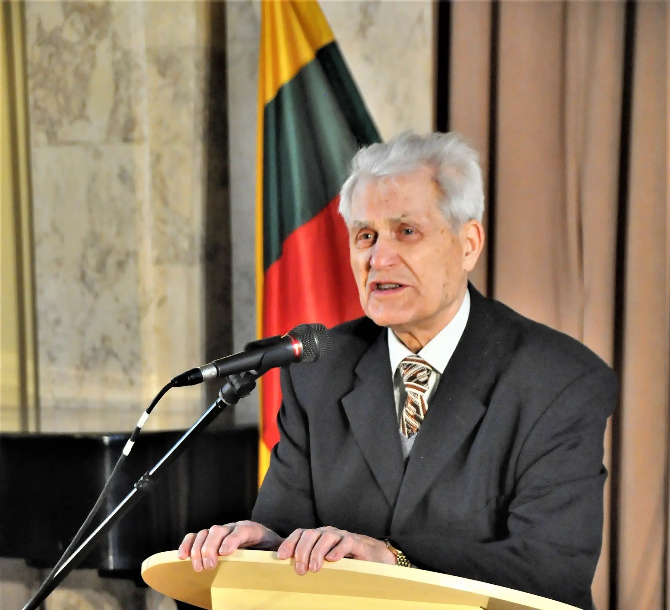 A. Lukša