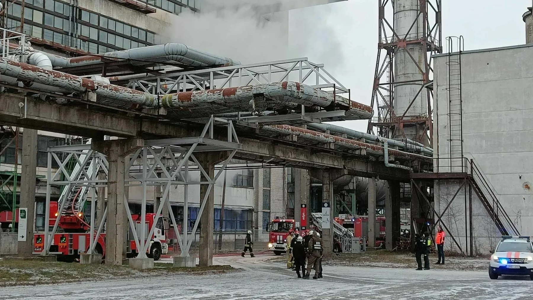 Buvusio „Dirbtinio pluošto“ gamykloje sprogo cheminių medžiagų talpyklos