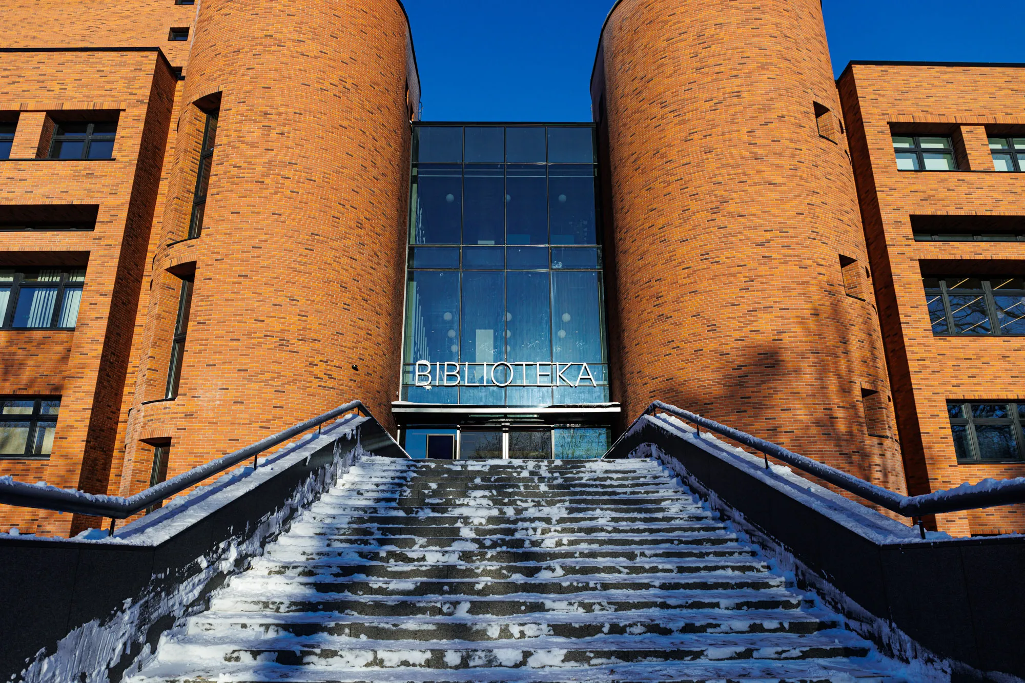 Atidaroma atnaujinta Ąžuolyno biblioteka