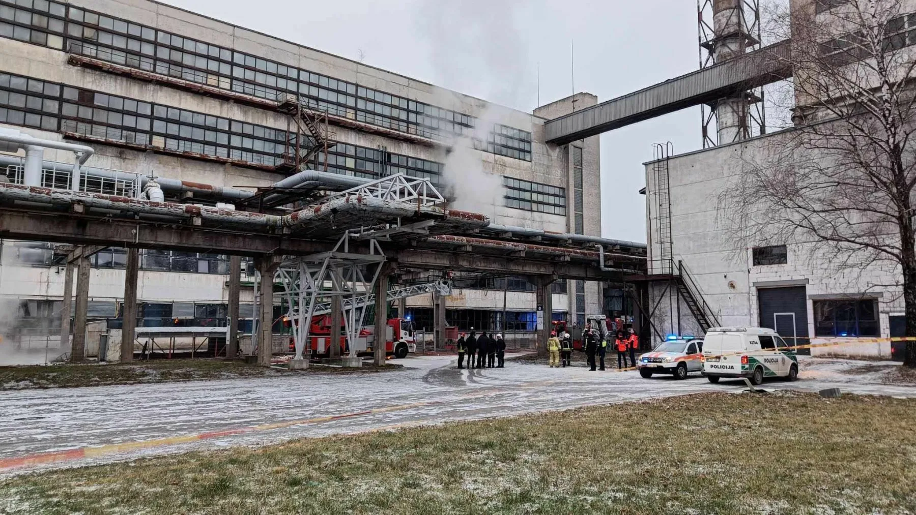 Buvusio „Dirbtinio pluošto“ gamykloje sprogo cheminių medžiagų talpyklos