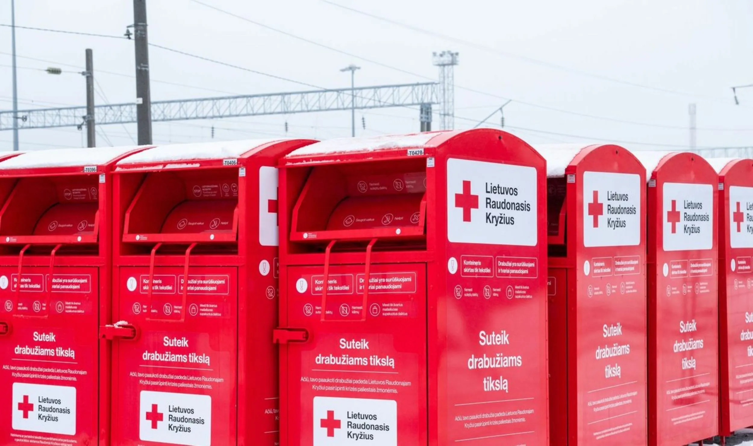 Lietuvos Raudonojo Kryžiaus ir „Ecoservice“ tekstilės atliekų konteineriai