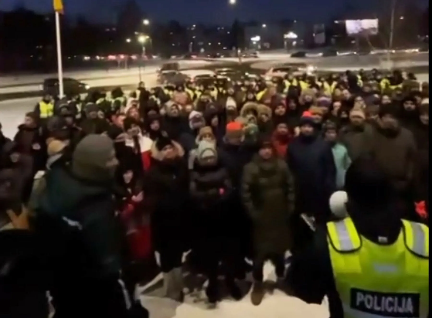 Savanoriai mergaitės paieškoje