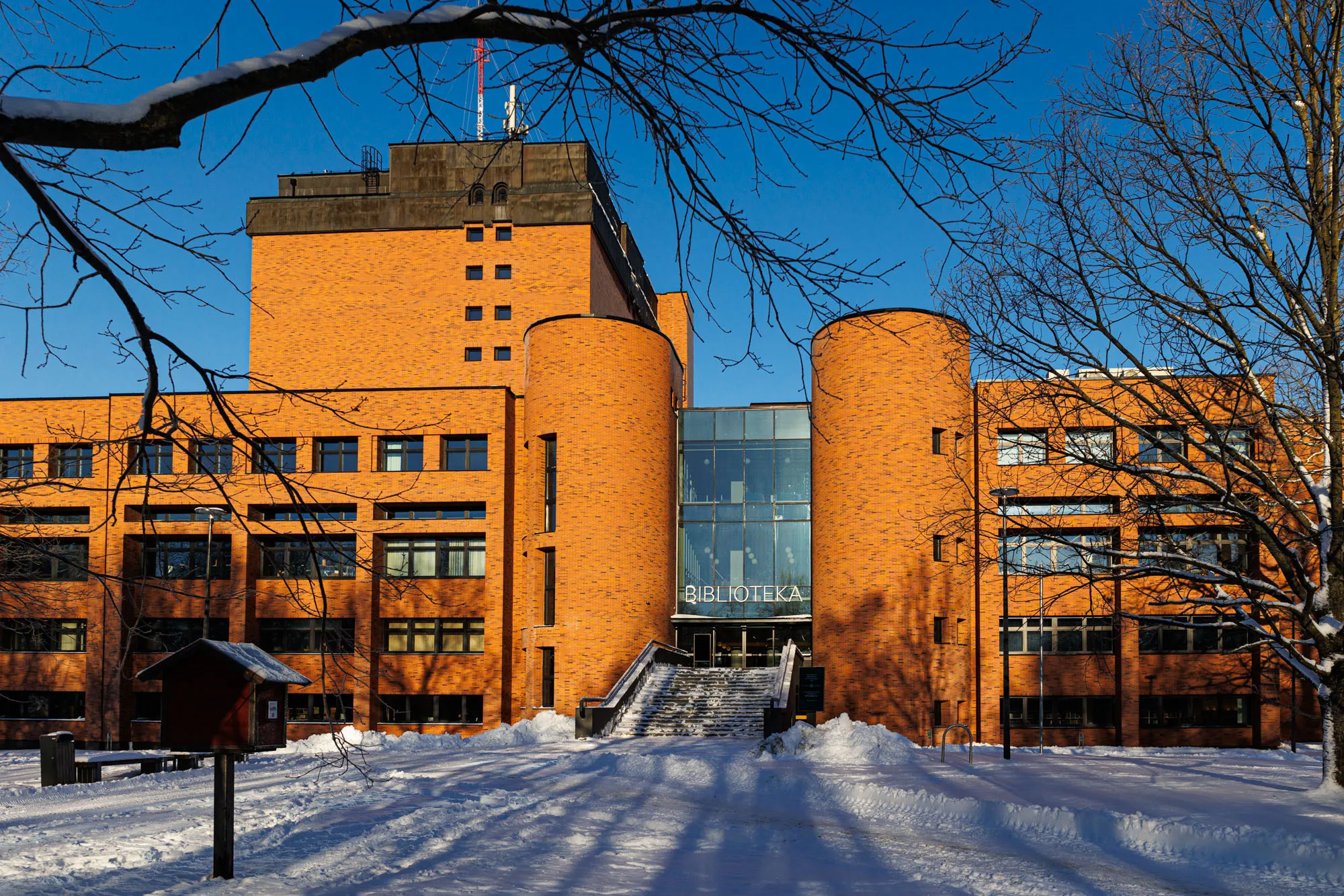 Atidaroma atnaujinta Ąžuolyno biblioteka